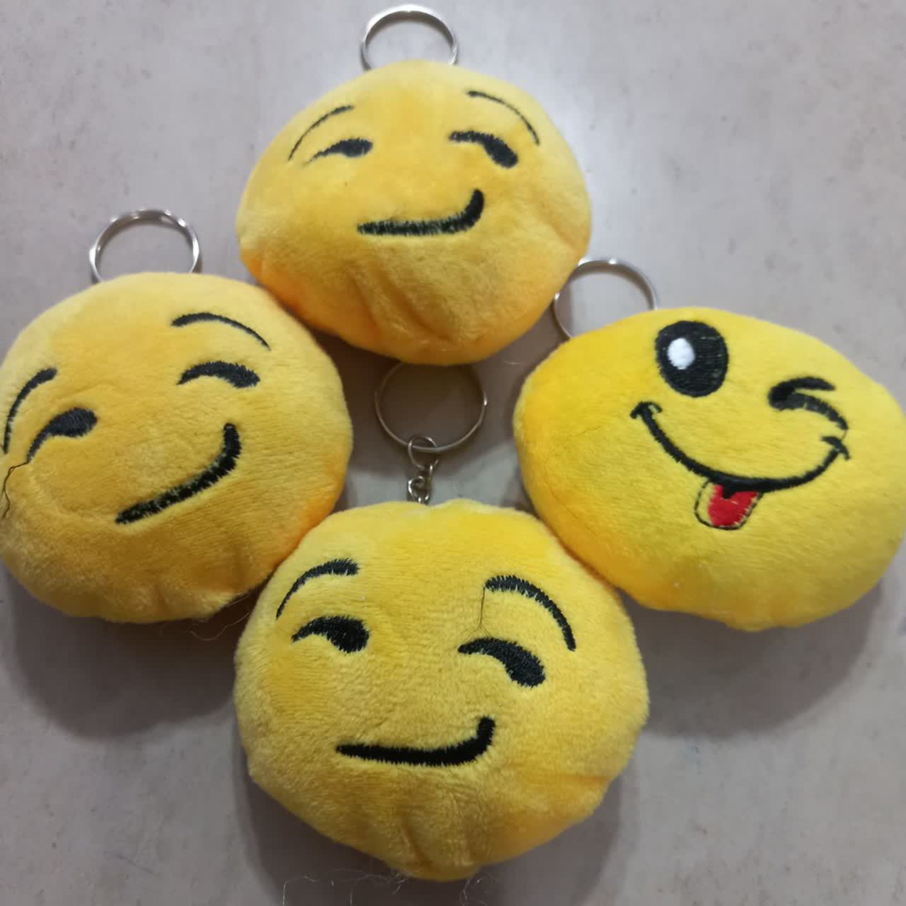 جاکلیدی پارچه مخملی  طرح صورتک خنده