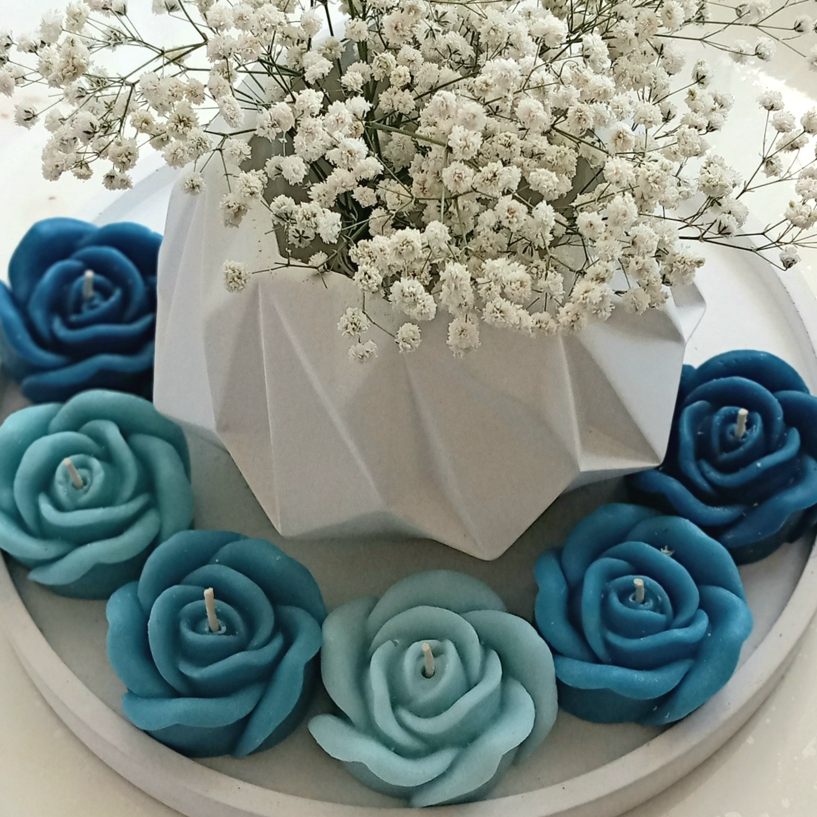 شمع روآبی گل رز دستساز  و قابلیت ایستادن روی آب