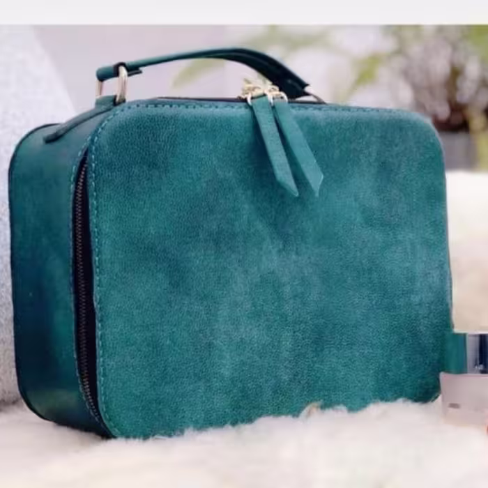 کیف آرایش چرم دست دوز
