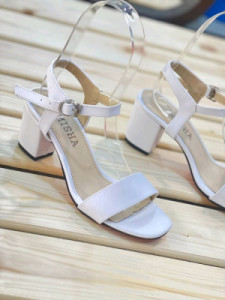 صندل پاشنه دار