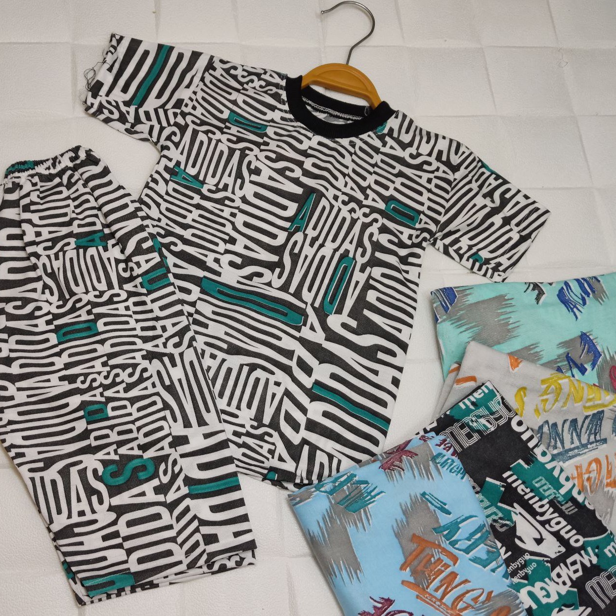 تیشرت شلوارک پسرانه پر چاپ میکس (پک 6 عددی )