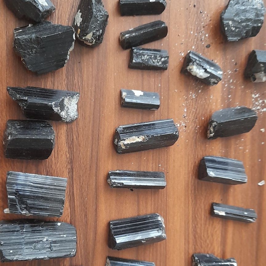 تورمالین سیاه