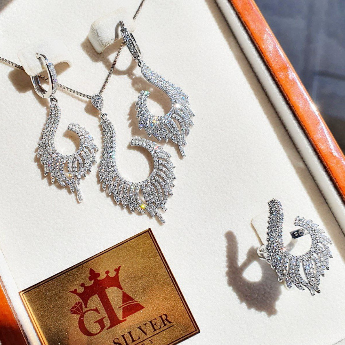 نیمست شکیل و چشمگیر نقره جواهری عیار925 روکش طلا درجه یک و رنگ ثابت برندGTA