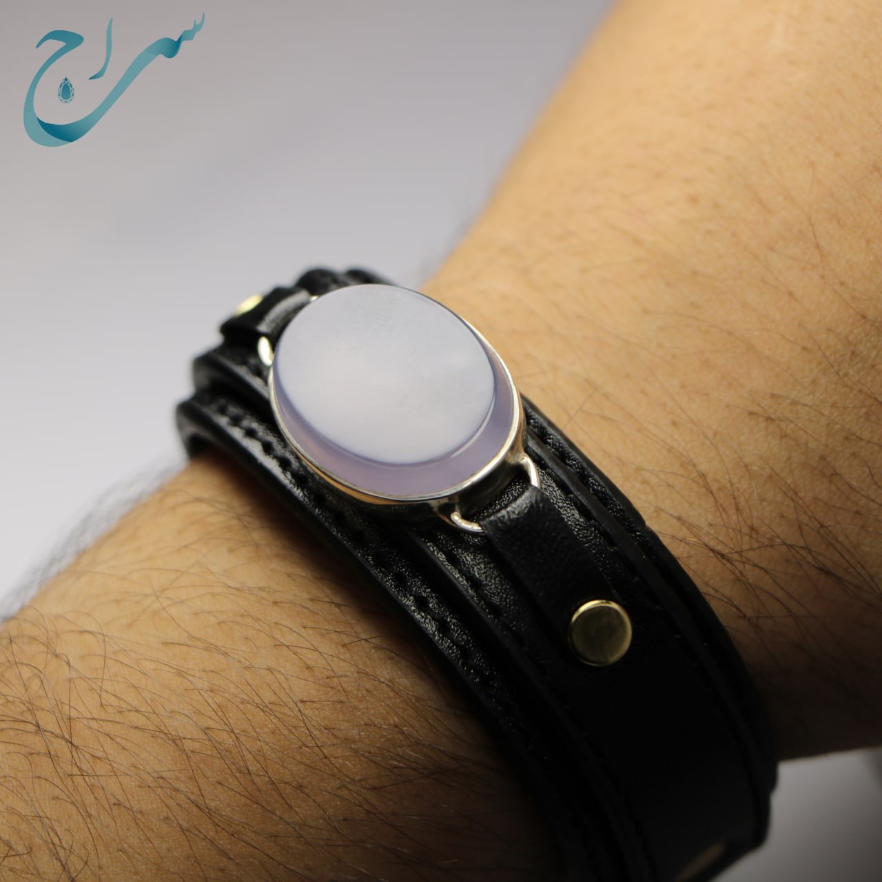 دستبند چرمی با نگین عقیق کبود