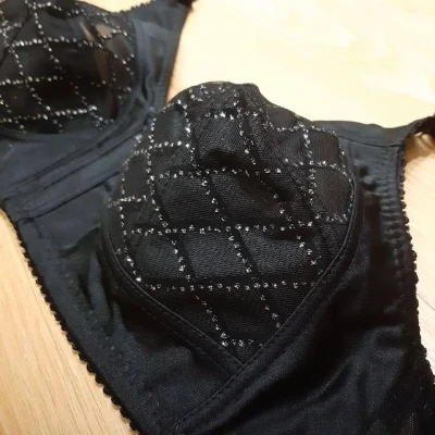 سوتین بدونفنرکیفیت و تنخور عالی ️سایز: 75/80/85/90رنگ: مطابق عکس