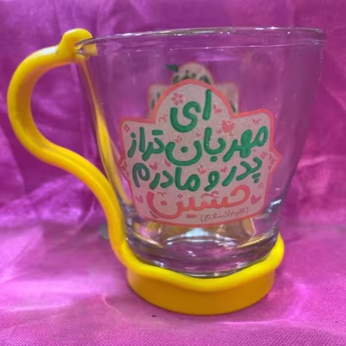 102787-لیوان شیشه ای مات کودکانه حسین ع قرمز مشکی-ارتفاع 7.5-دسته پلاستیکی جدا