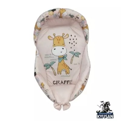 قنداق آغوشی نوزاد ( قنداق سوئیسی ) مخمل دو رو طرح عروسکی کرم