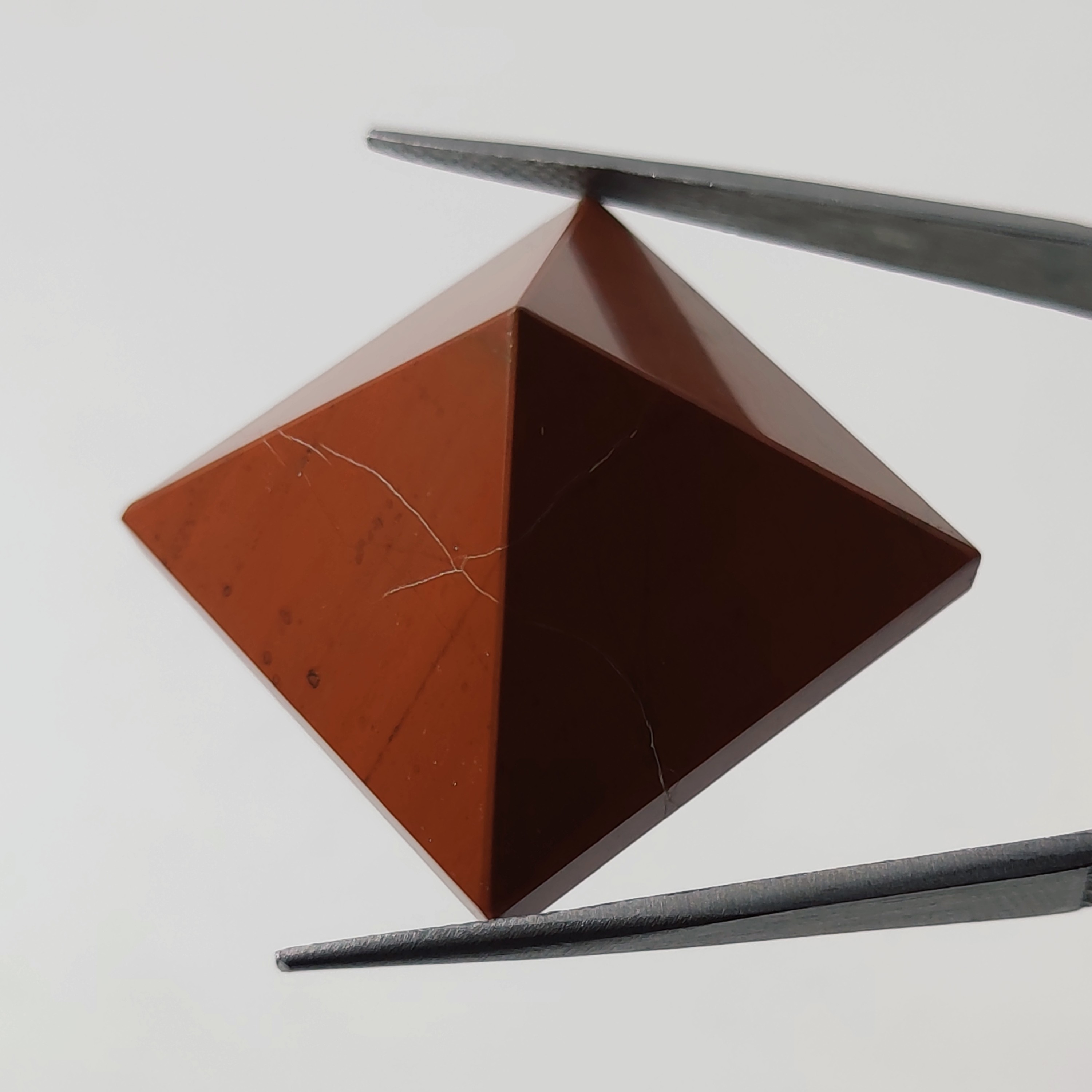 هرم سنگ جاسپر قرمز معدنی و طبیعی    