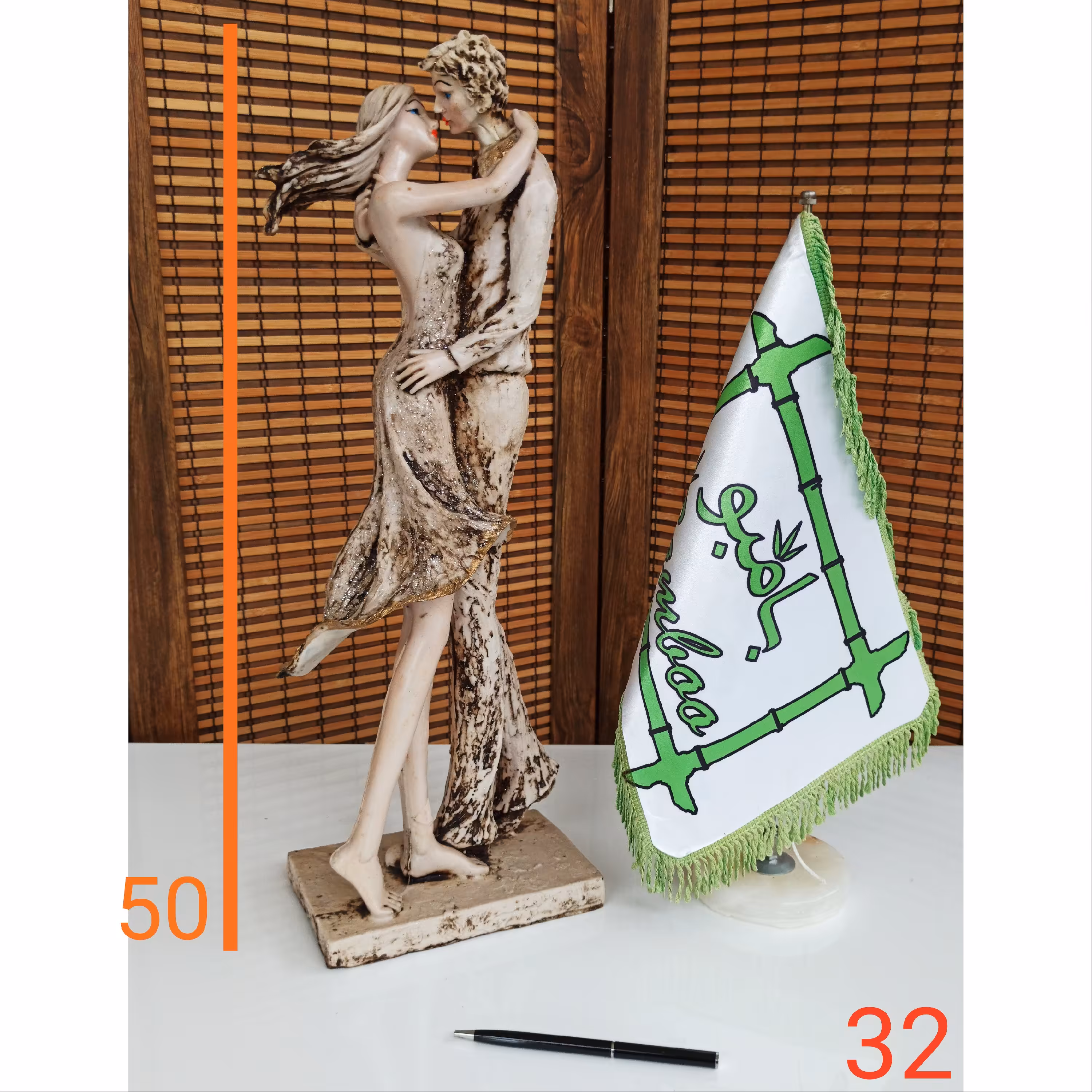 مجسمه دختر و پسر