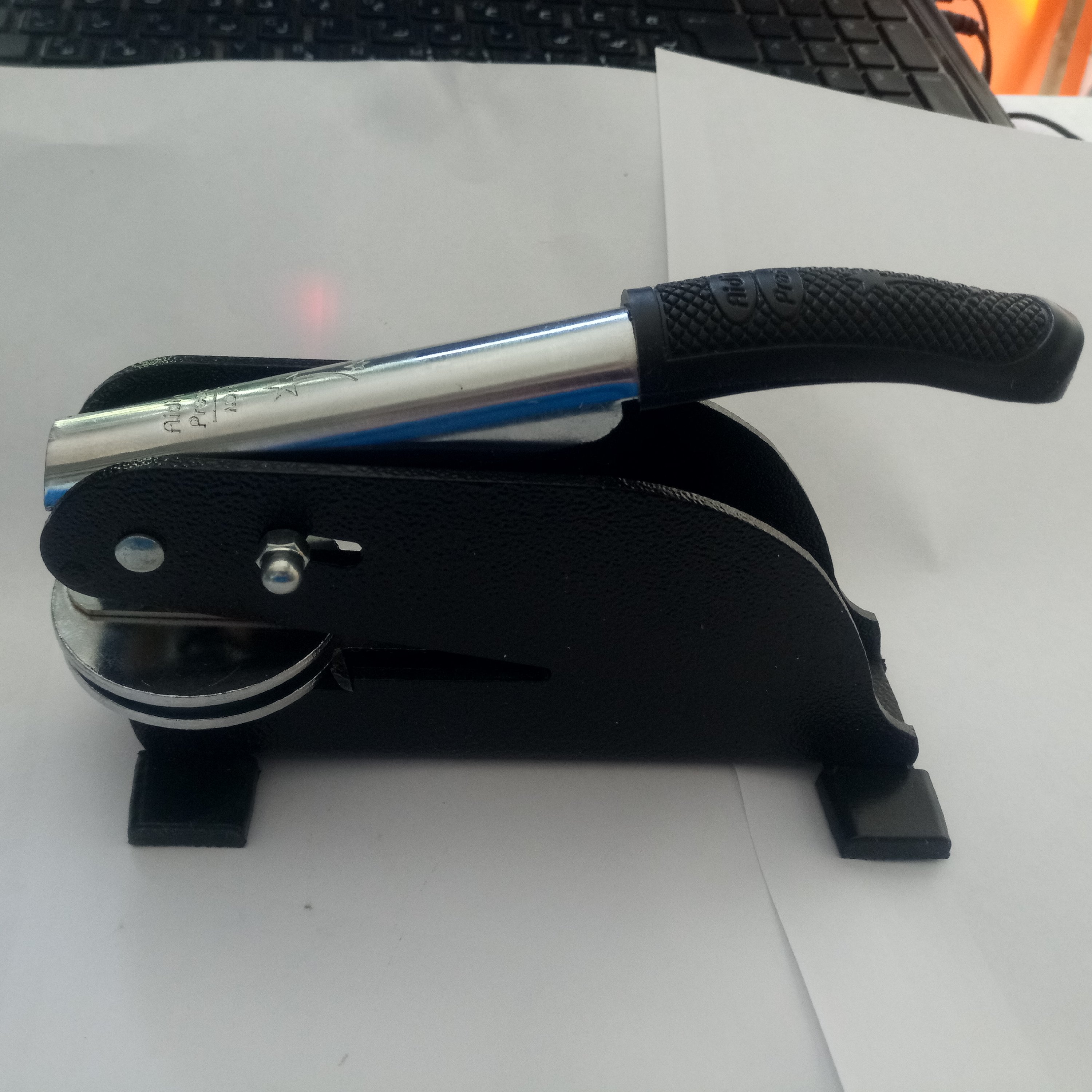 مهر پرسی، اهرمی ، برجسته ،فلزی ، بی رنگ برجسته