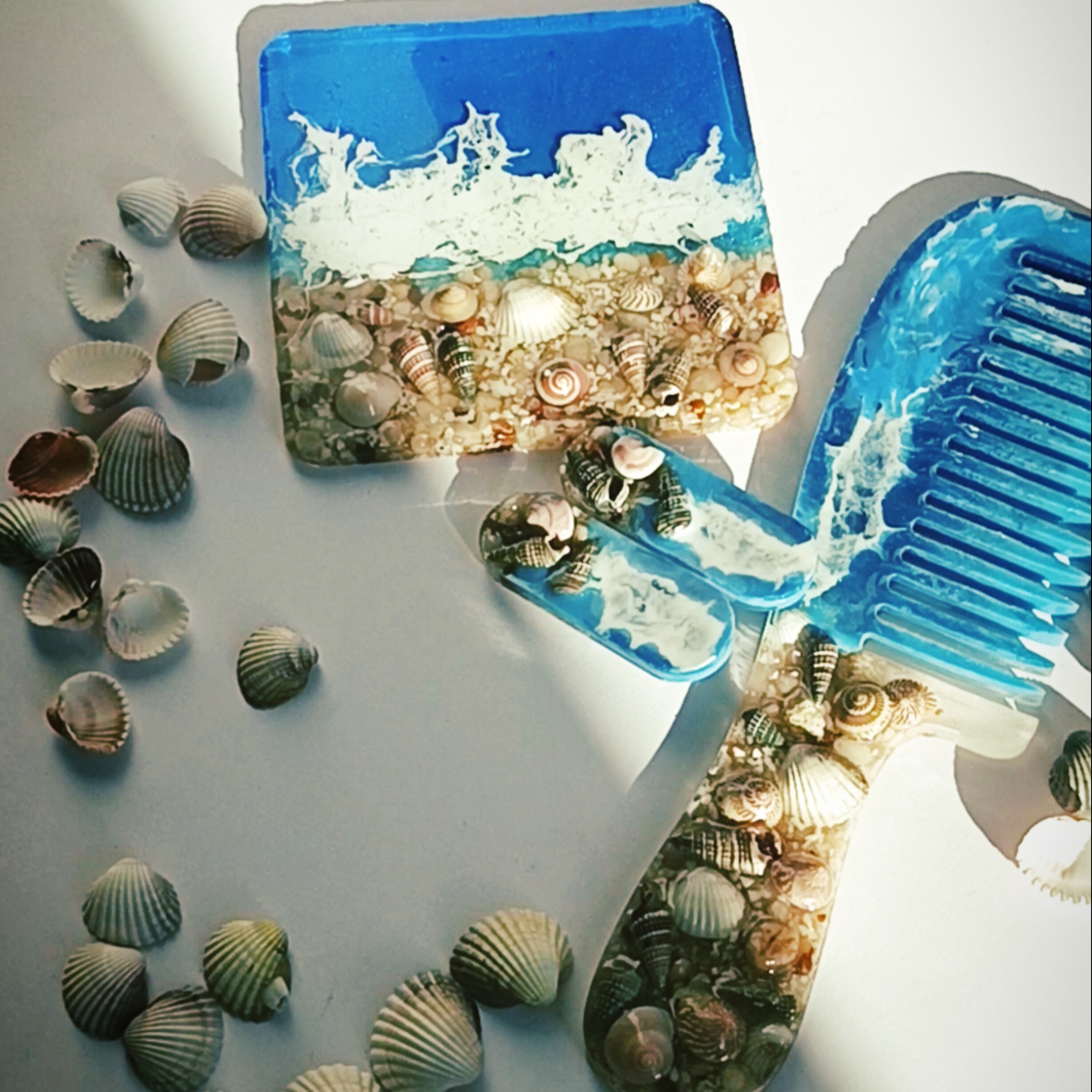 ست رزینی دست ساز زیرلیوانی شانه و گیر سر طرح دریا 