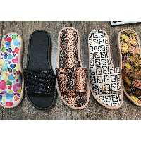 دمپایی روفرشی با چند طرح مختلف 