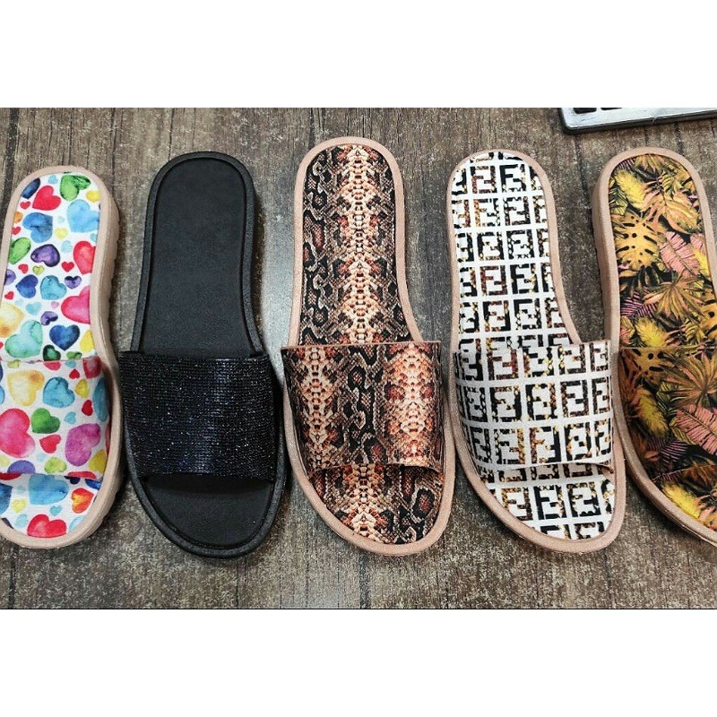 دمپایی روفرشی با چند طرح مختلف 