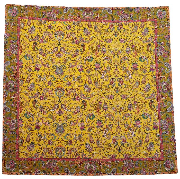 رومیزی مربع ترمه ابریشم کد TRM208 نفیس رنگ زرد آستر کرم مغزی دوزی