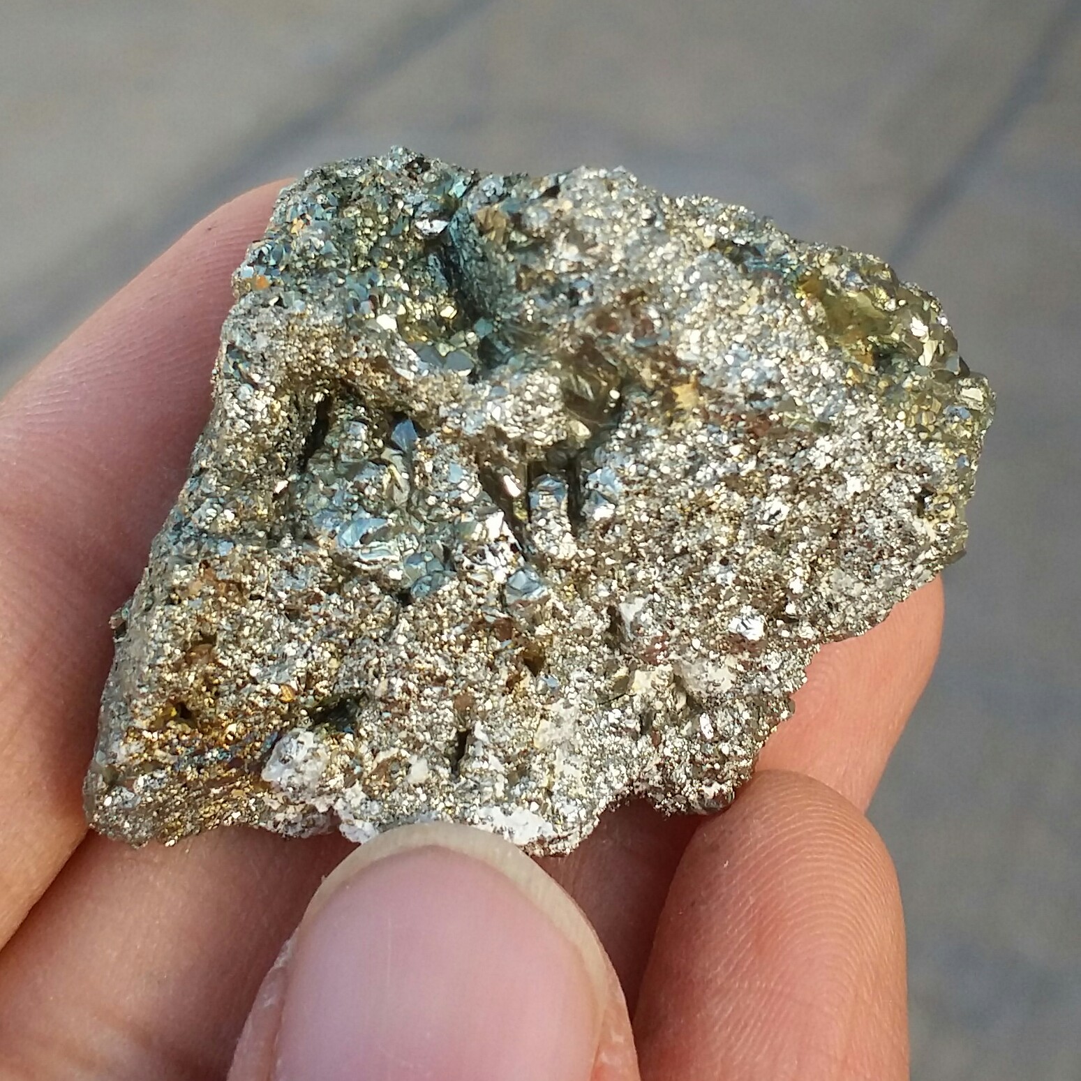 سنگ راف پیریت طلایی همرشدی با بورنیت ملقب به سنگ طلا  100 در 100 طبیعی شاهکار خلقت
بی نظیر
کد10885