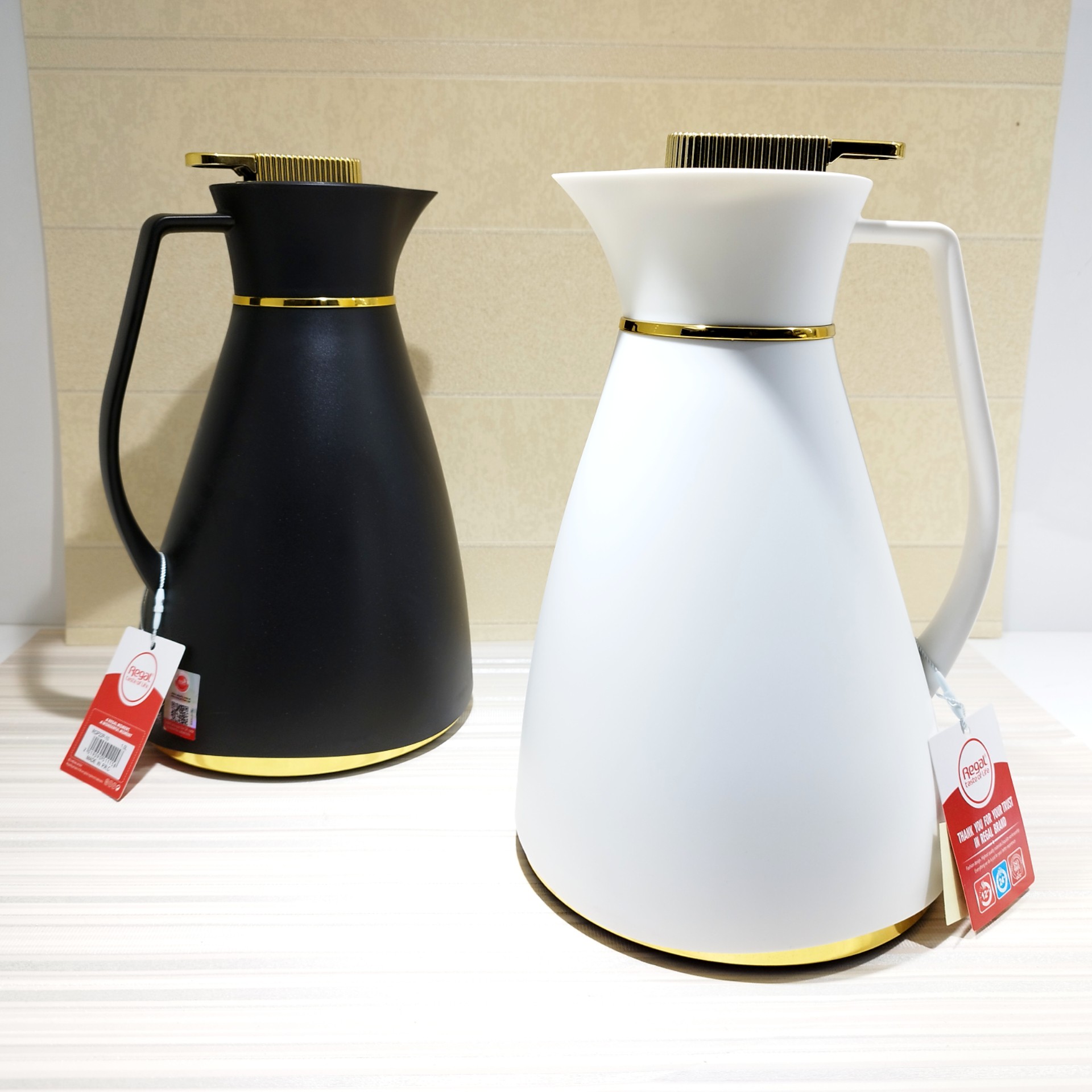 فلاسک مدل پنگوئن برند اصلی رگال دارای رنگ سفید و مشکی مناسب جهیزیه - ارسال رایگان