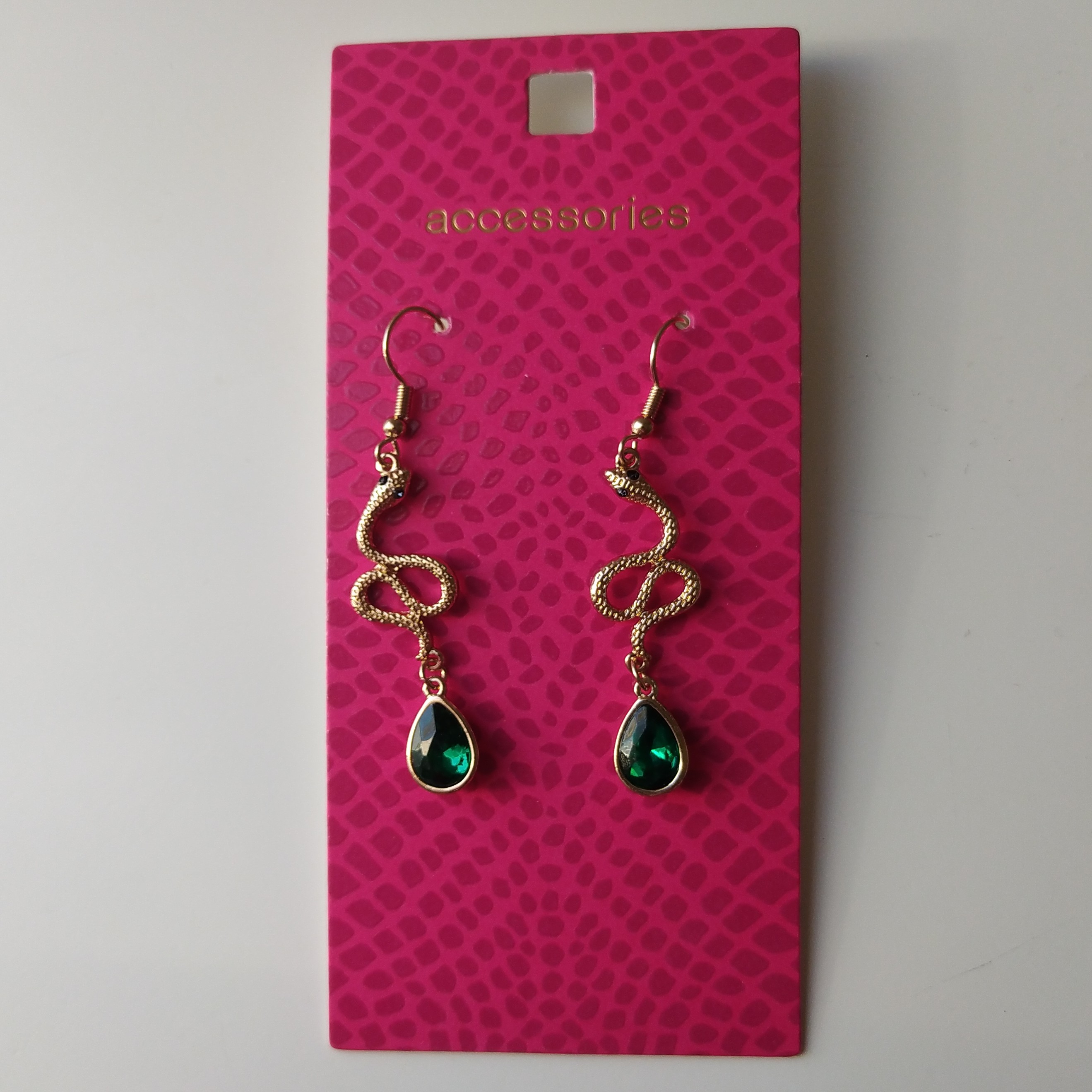 گوشواره ماری با کریستال سبز رنگ زنانه برند  وارداتیaccessories 