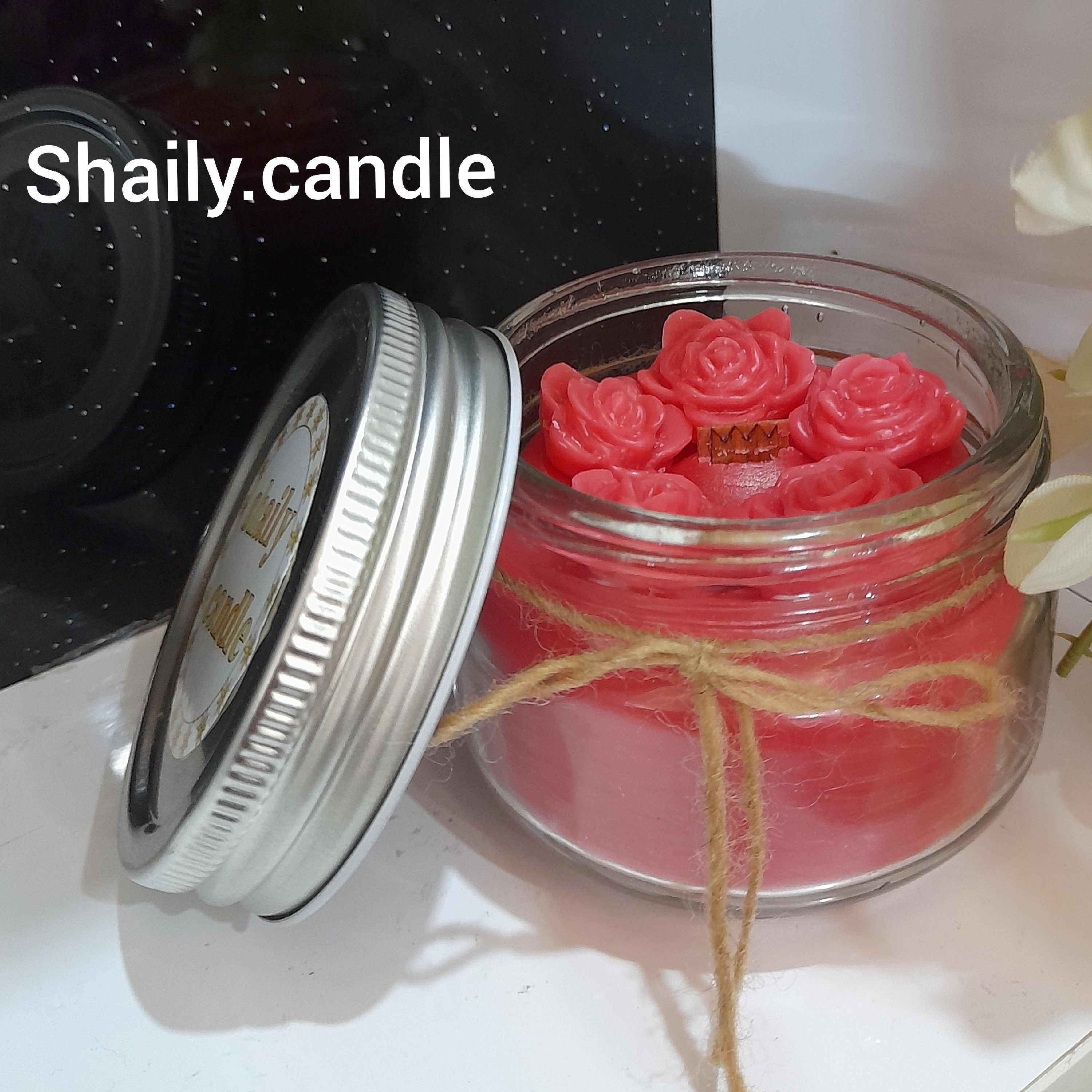 شمع جار قرمز معطر