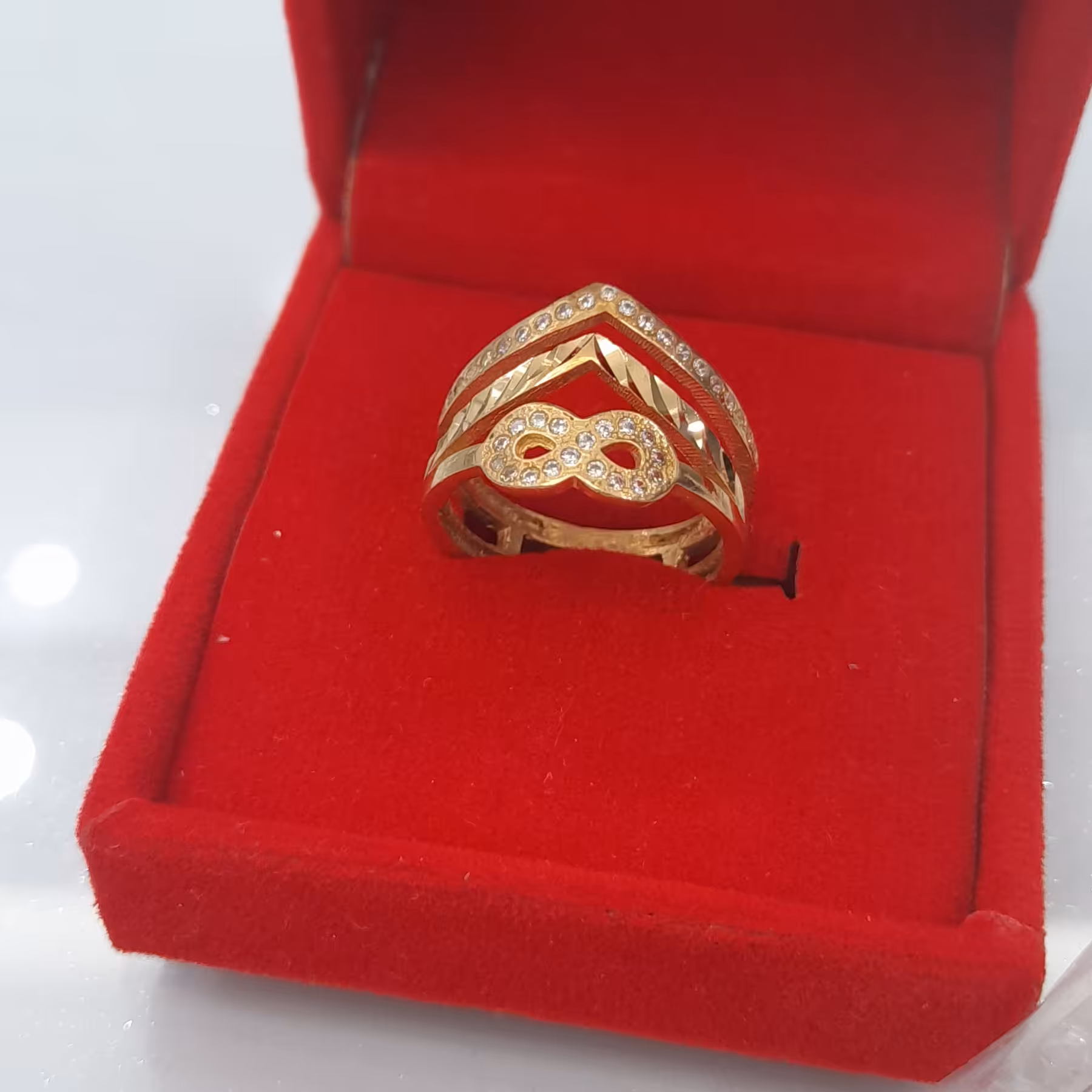 انگشتر طلاروس رنگ ثابت همراه با تراش و نگین اتمی