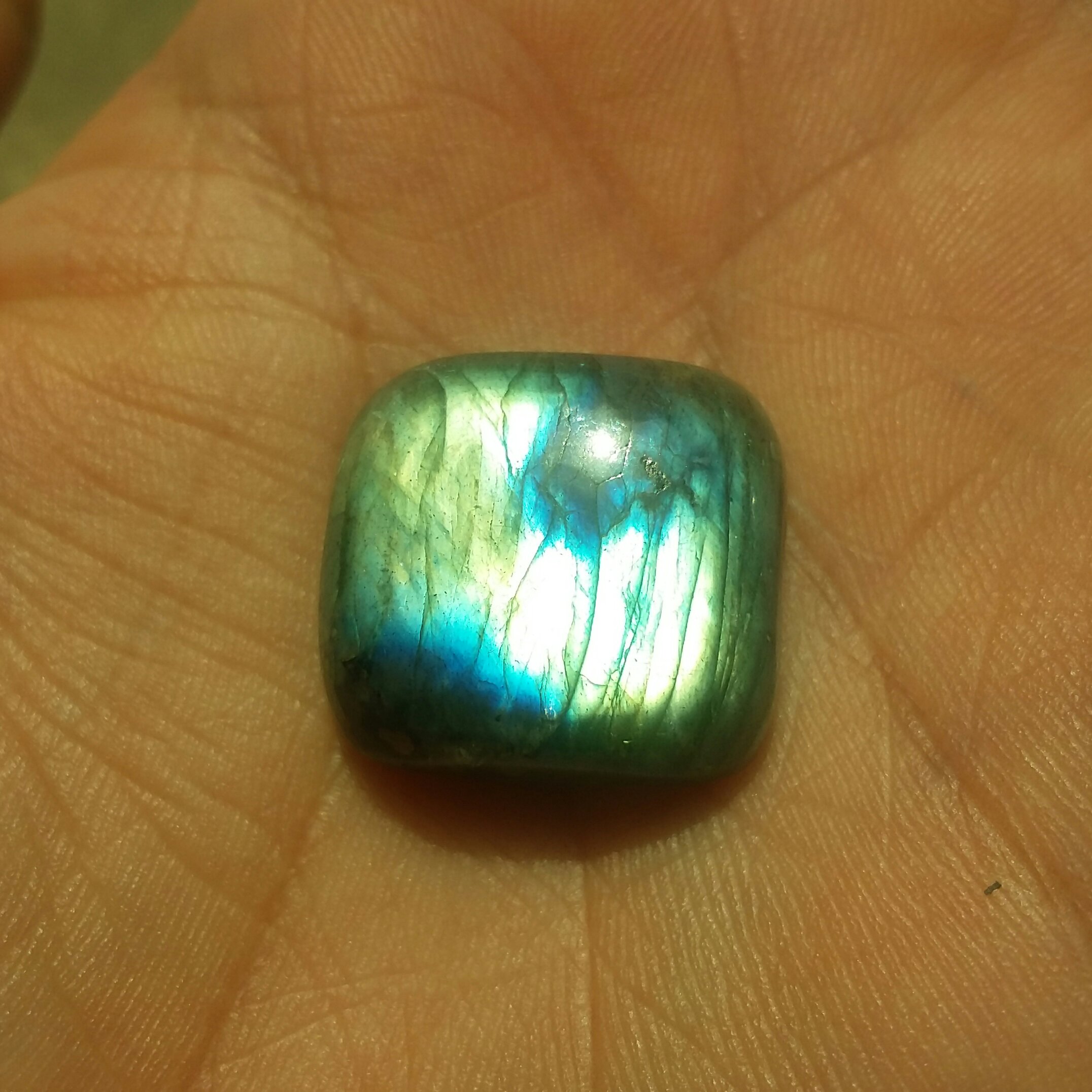 نگین لابرادوریت محشر با تلالو نور بی نظیر  کاملا طبیعی