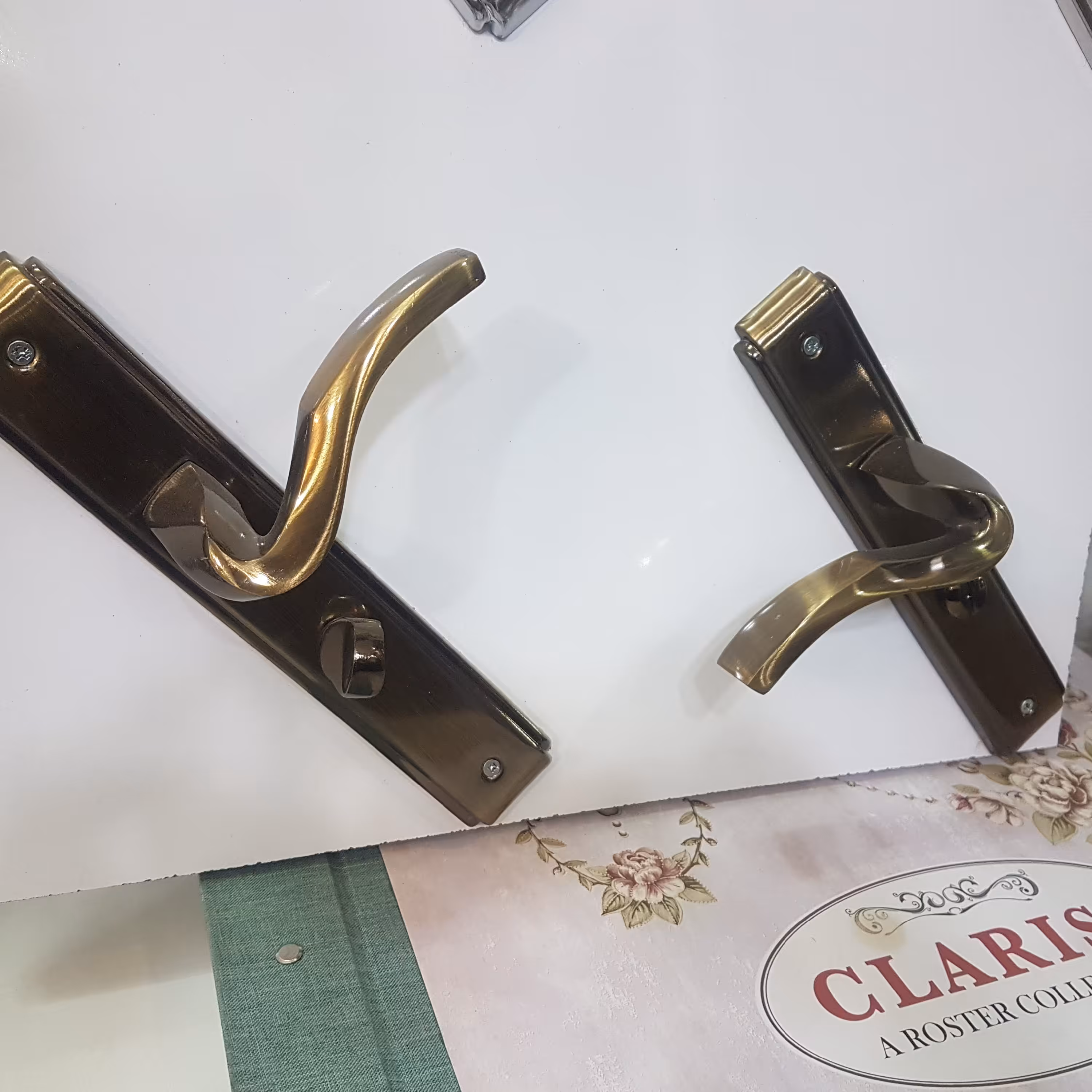 دستگیره  درب سرویسی 5700 زیتونی