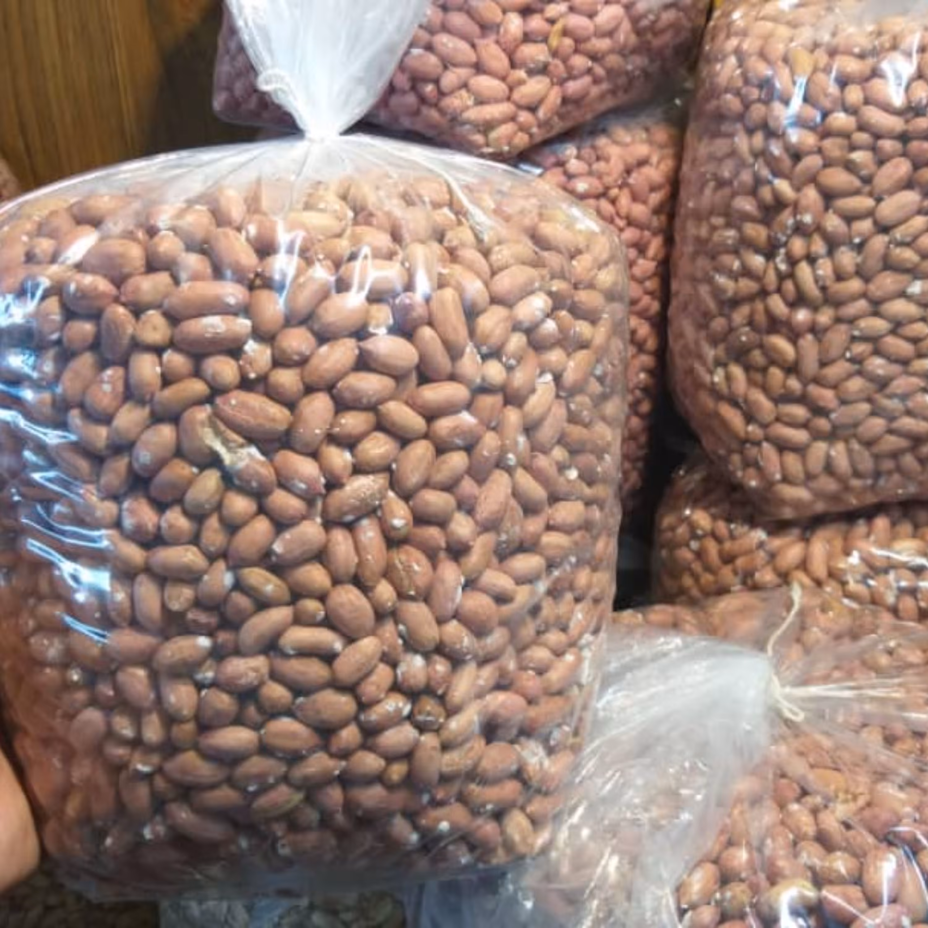 بادام زمینی درشت ارسال رایگان  دو کیلویی امساله  آستانه اشرفیه 