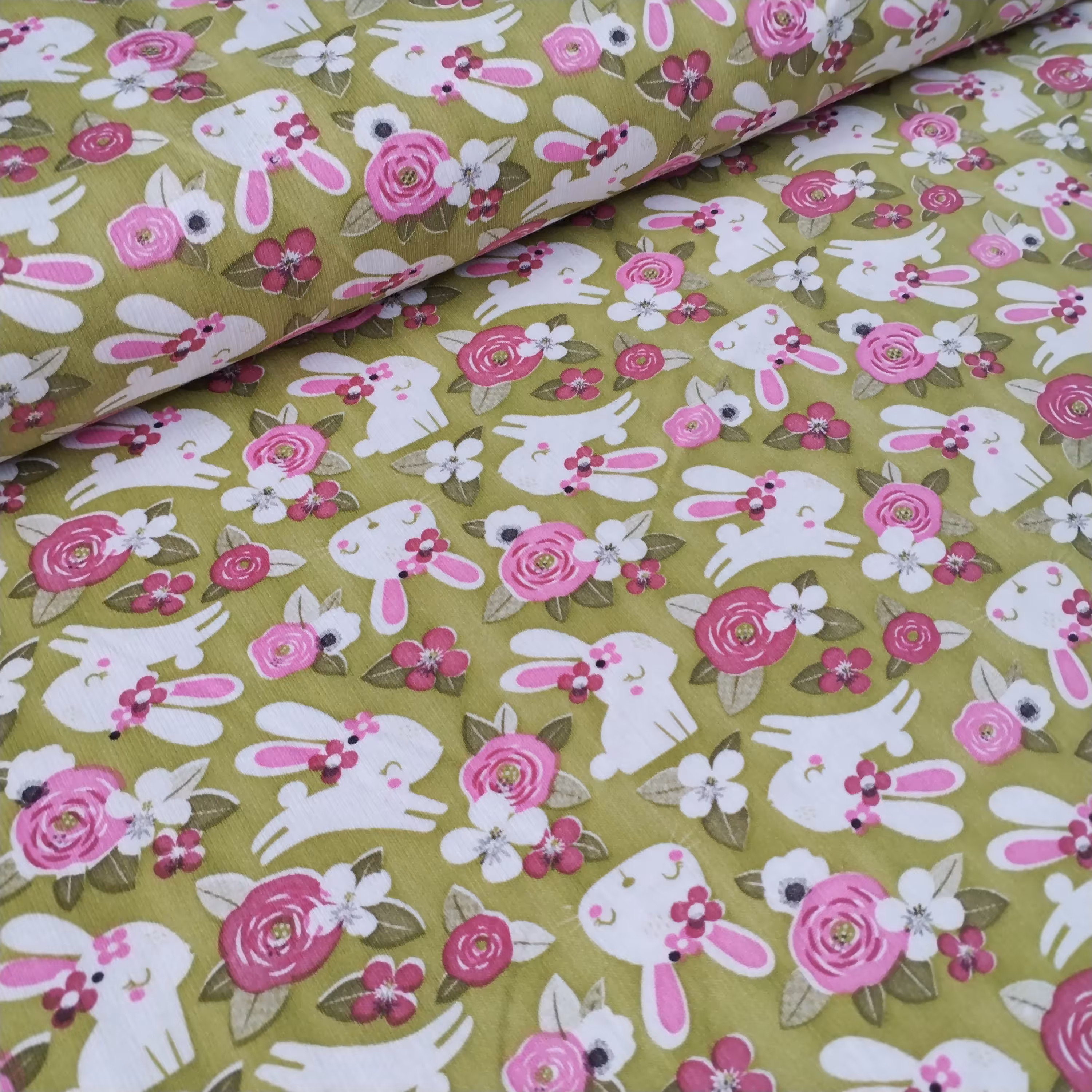 پارچه تریکو کش طرحدار عروسکی عرض 140 سانتی متر  لوله ای طرح خرگوش ناقلا کیفیت مرغوب رزاق