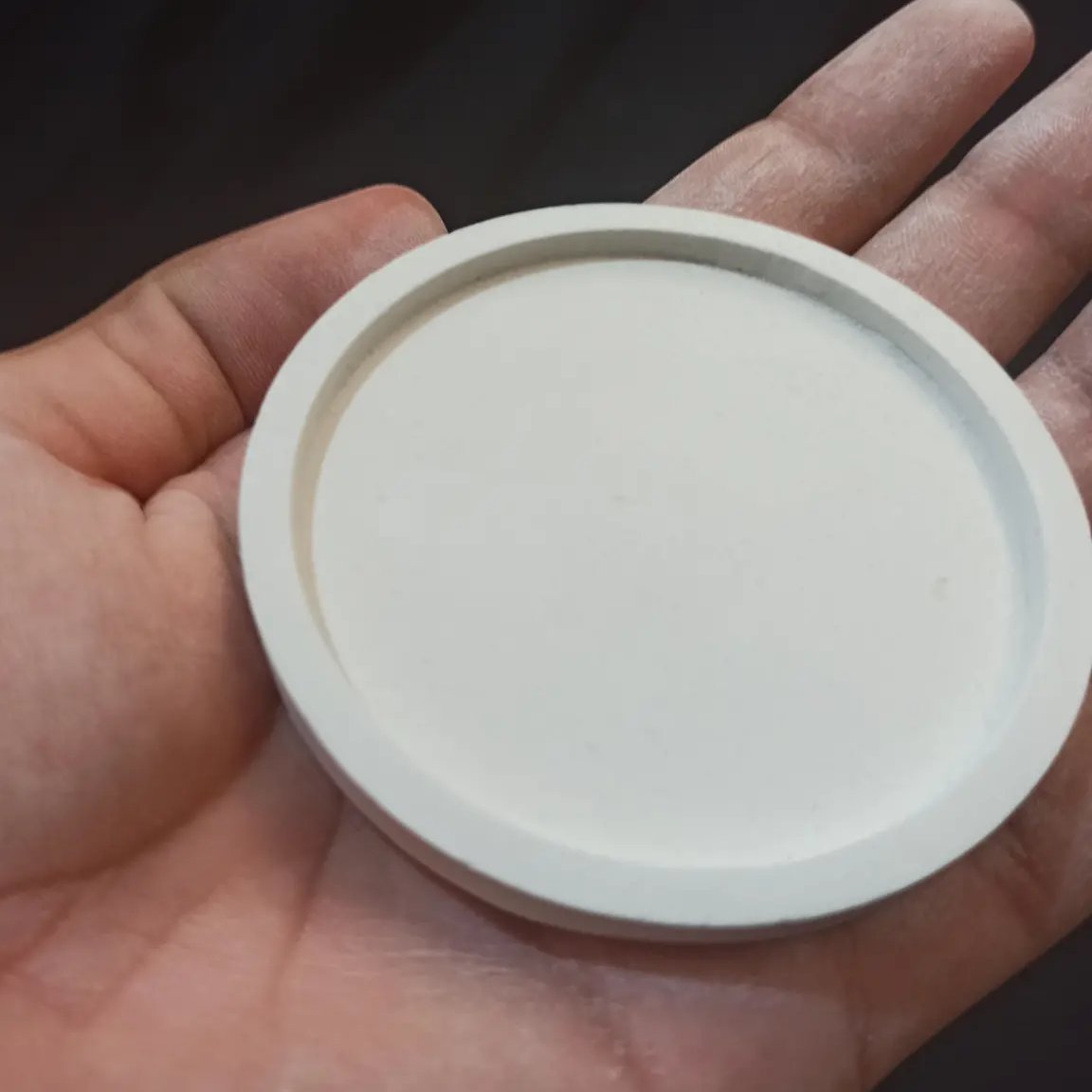 بیس خام زیرگلدانی طرح دایره ، هفت سین دایره ، ظرف دایره ، هفتسین گرد ، بیس سنگی دایره کوچک ، دایره بتنی ، ظرف هفت سین 