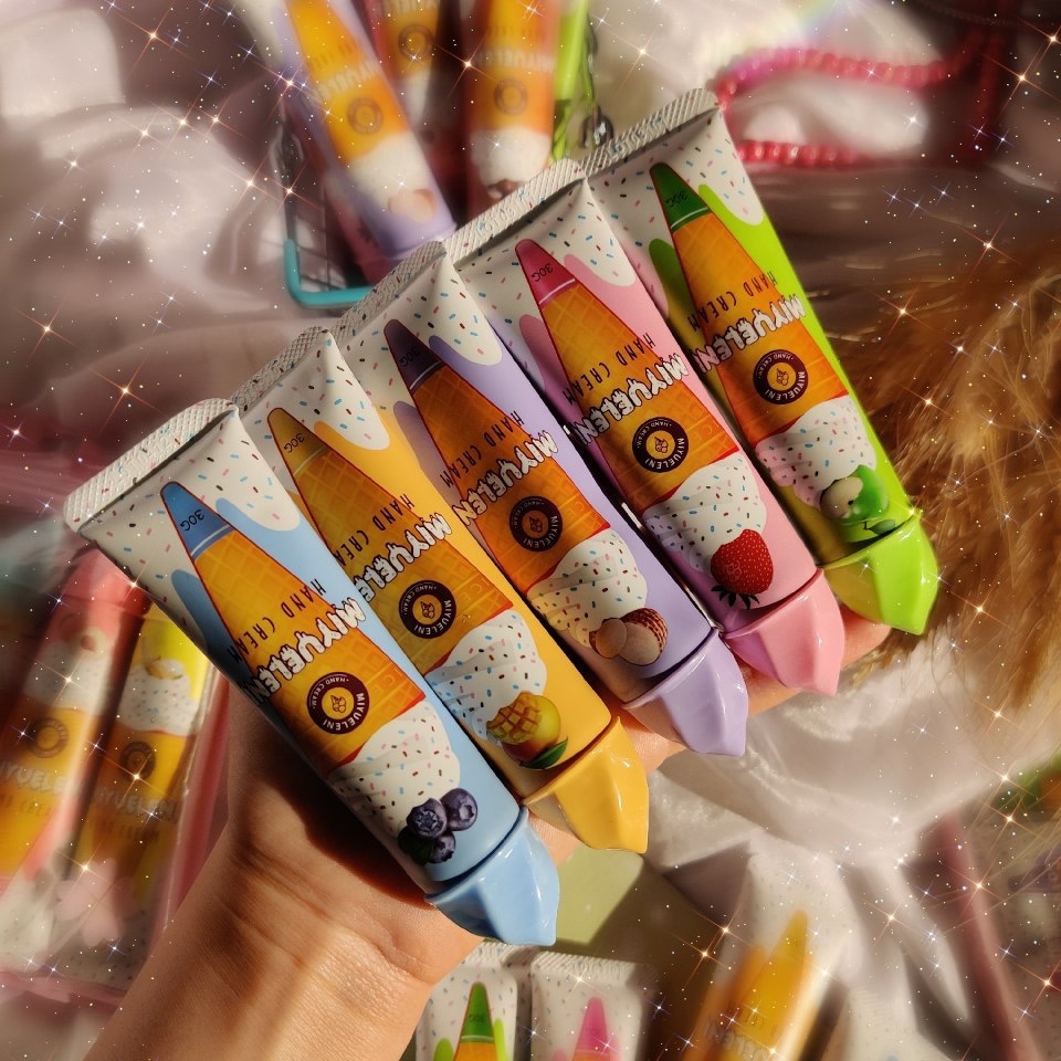 کرم دست طرح بستنی قیفی میولنی