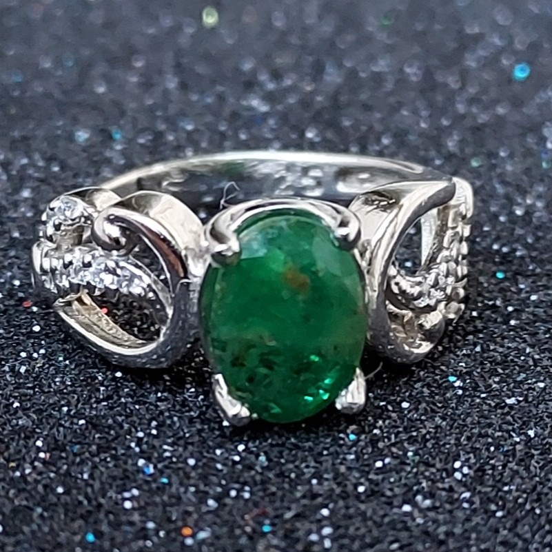 انگشتر نقره زنانه سنگ زمرد طبیعی  اصل و جواهری آبکاری طلا سفید آقابزرگ 