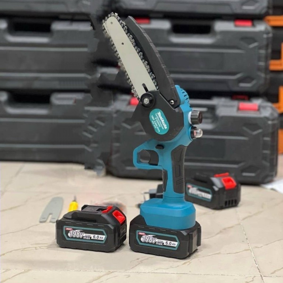 اره شارژی ماکیتا تیغه 20 سانت 21 ولت واقعی
موتور براشلس
تیغه 20 سانت
باطری 198 