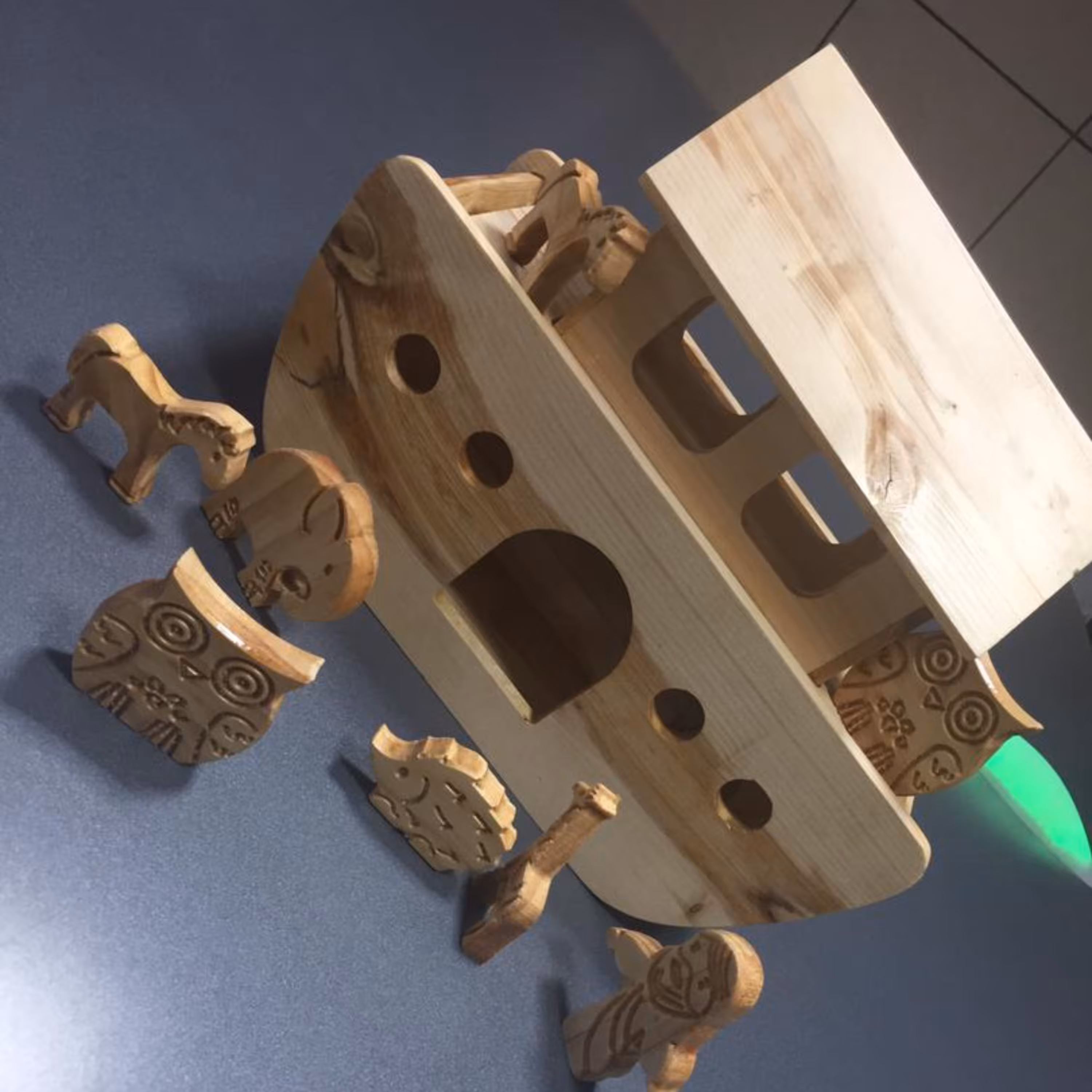 کشتی چوبی طرح  کشتی نوح بهمراه حیوانات سایز 25در30در13سانت