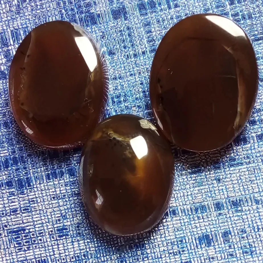 عقیق جزع خرمایی شن دار 