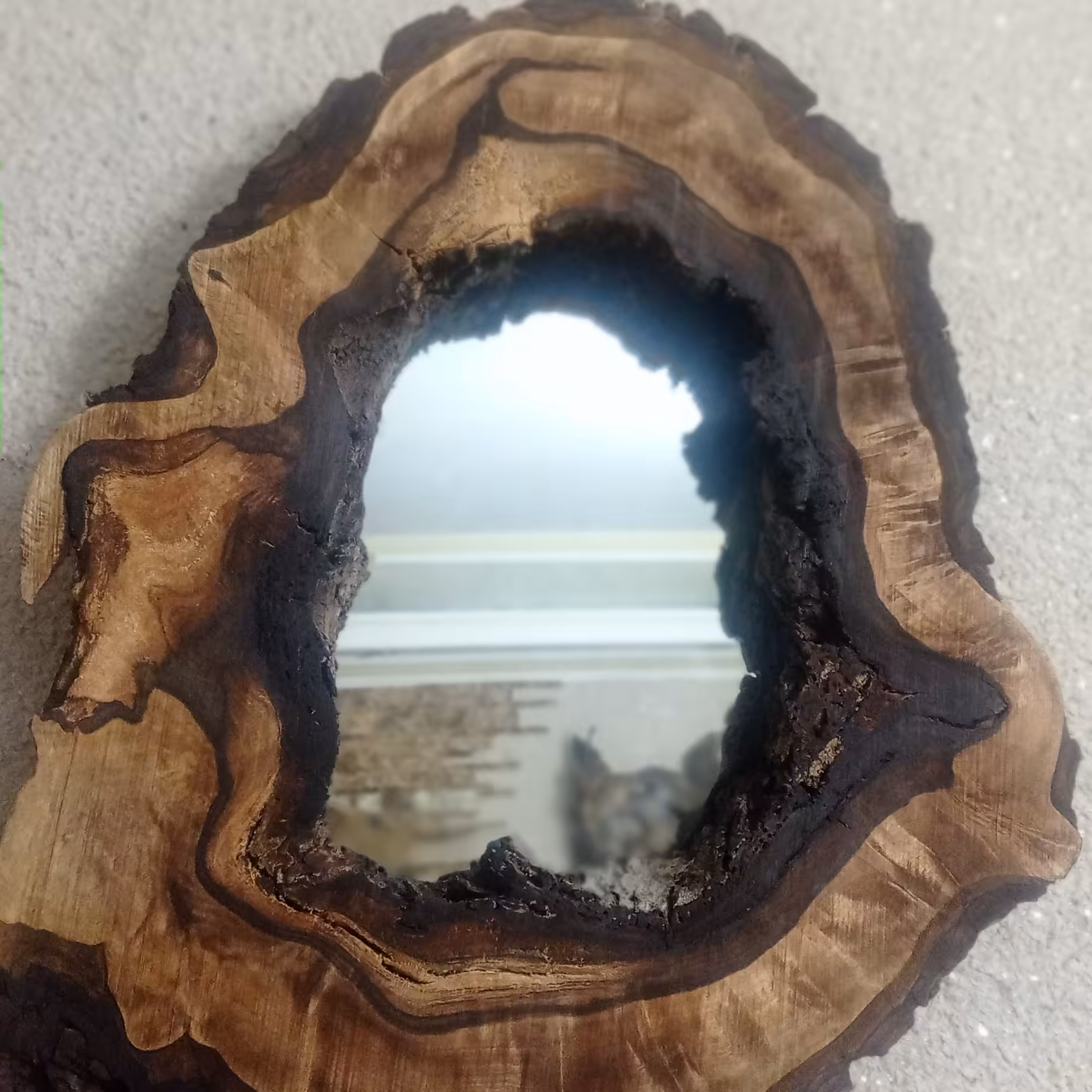 آینه با فرم چوب گردو