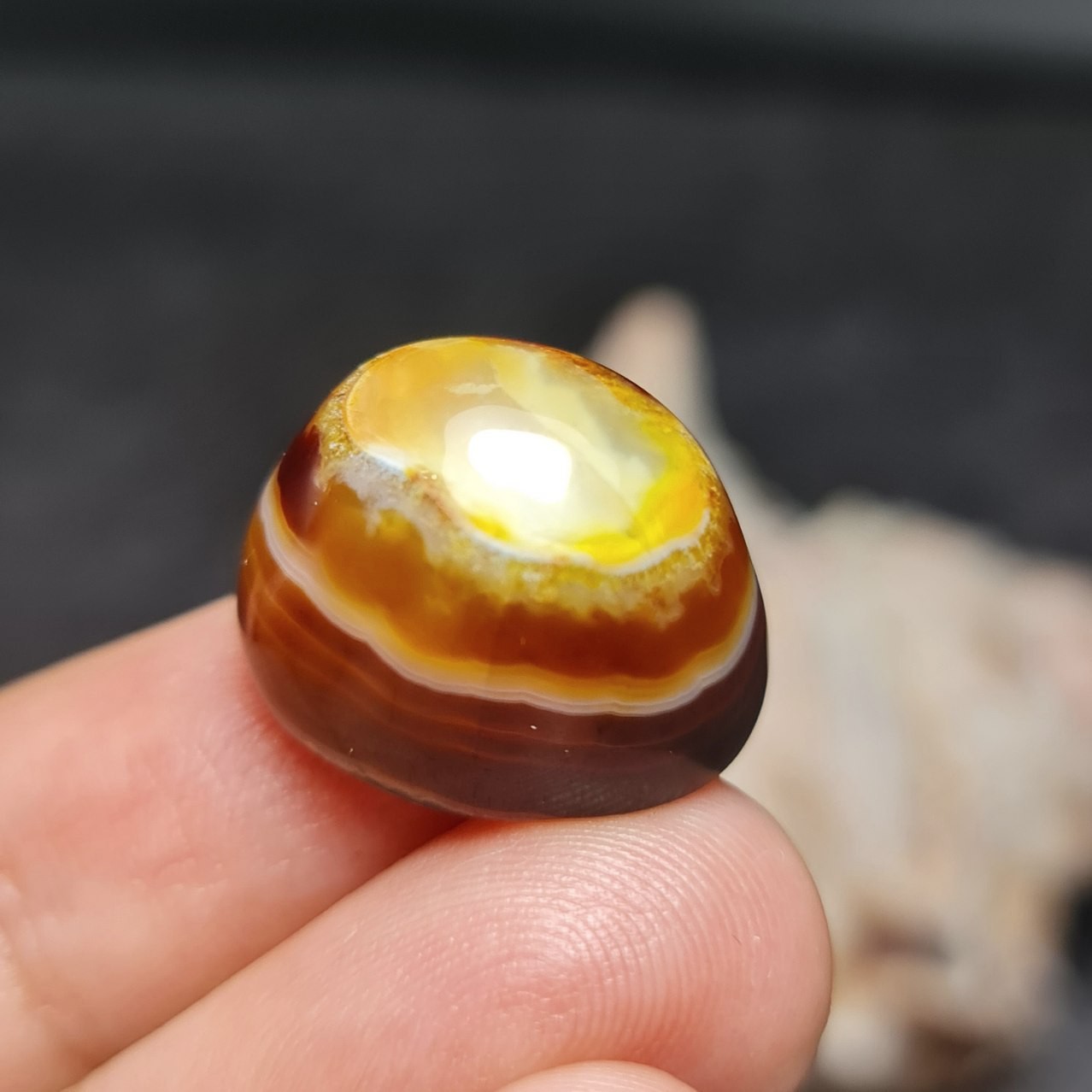 نگین فوق العاده زیبای سنگ عقیق سه پوست خاص خراسانی اصل معدنی ترک طبیعی دارد
کد  27194
