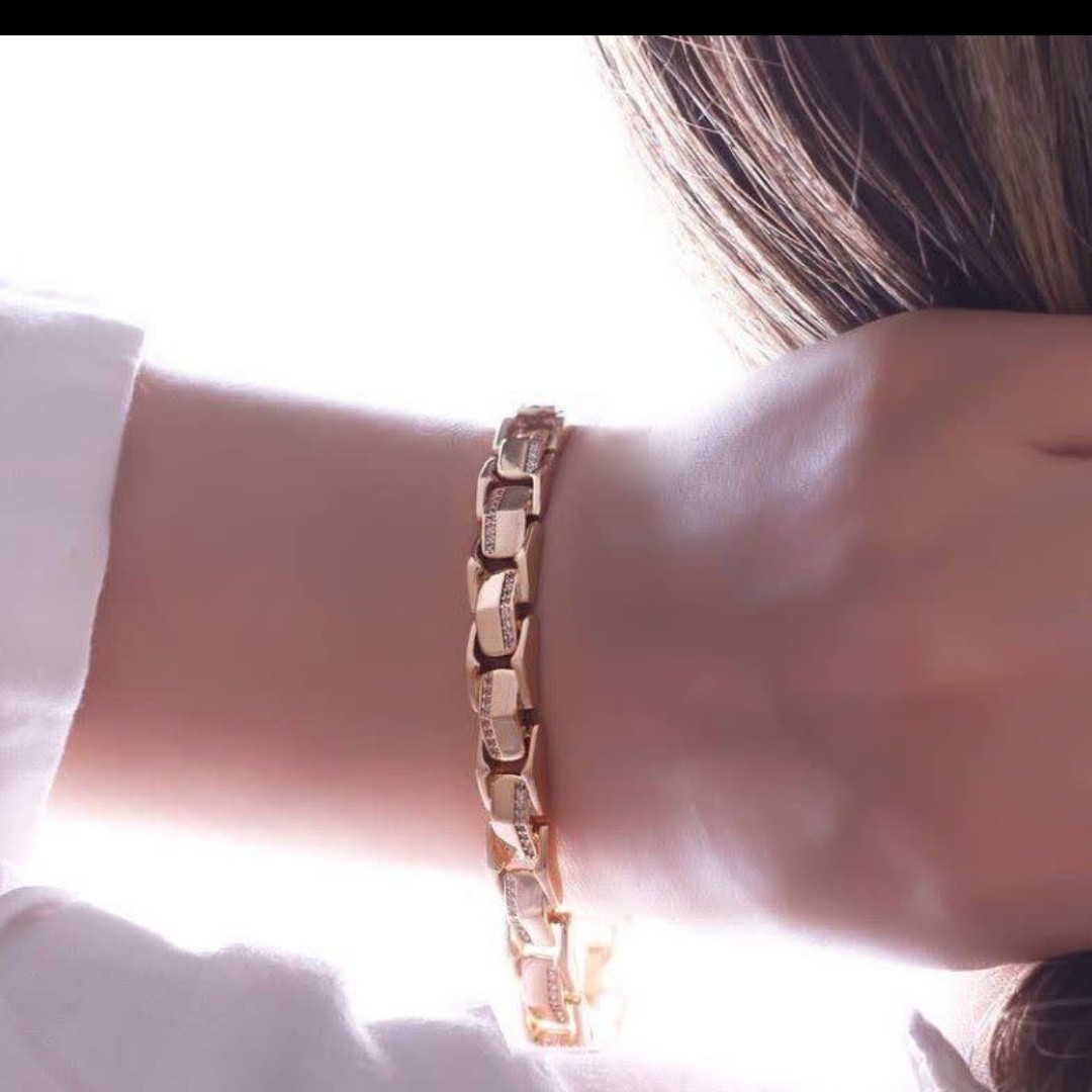 دستبند کد11690 برند ژوپینگ xuping.نگین اتمی.آبکاری طلا.رنگ ثابت.ضدحساسیت