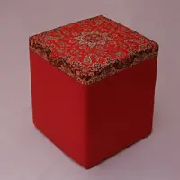 صندلی پاف سنتی ترمه و مخمل قرمز تحویل در  باربری مقصد 