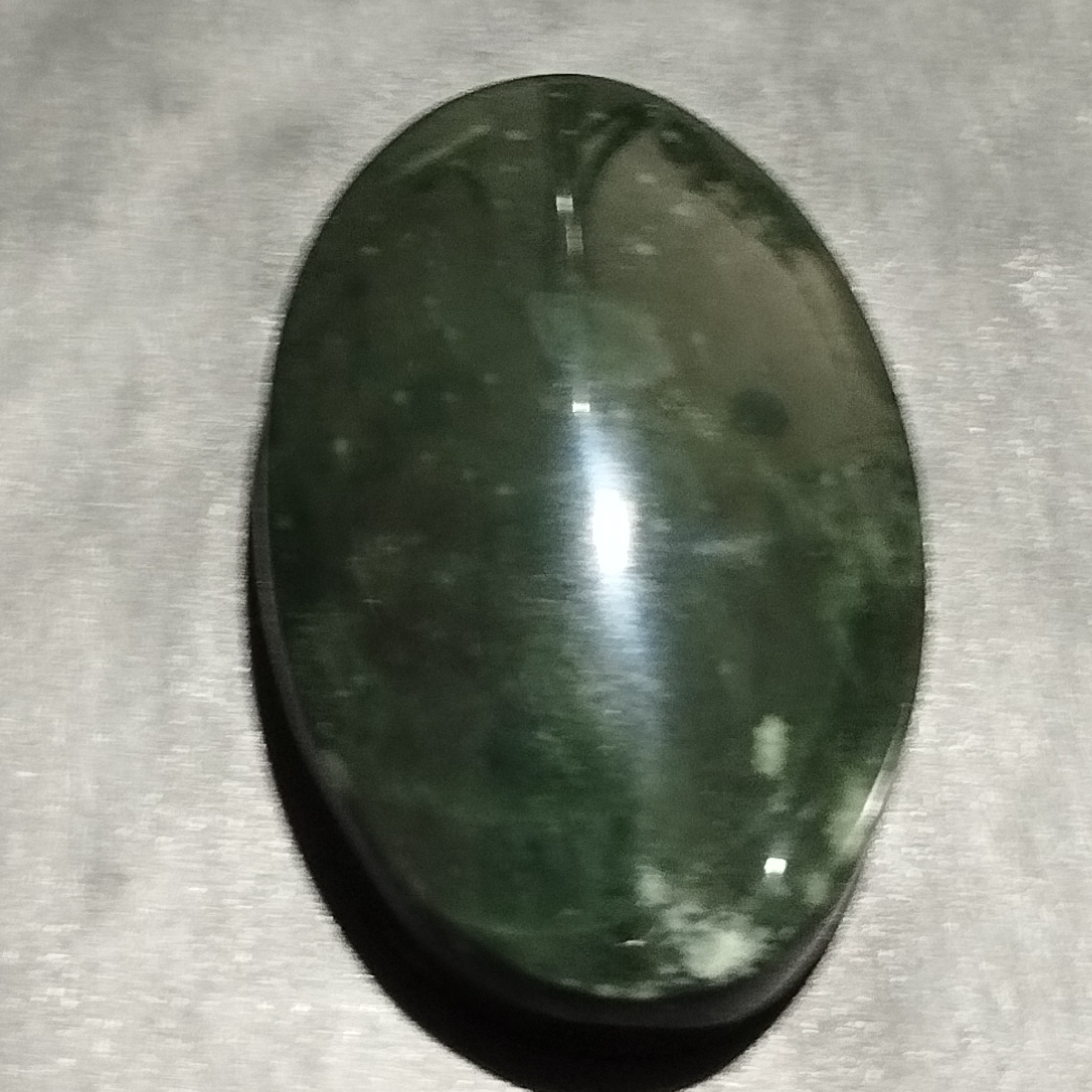 نگین یشم معدنی دستساز قد 27میلیمتر پهنا 18میلیمتر 