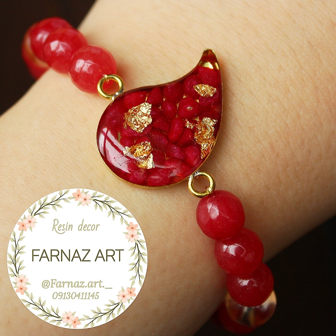 دستبند کشی قرمز