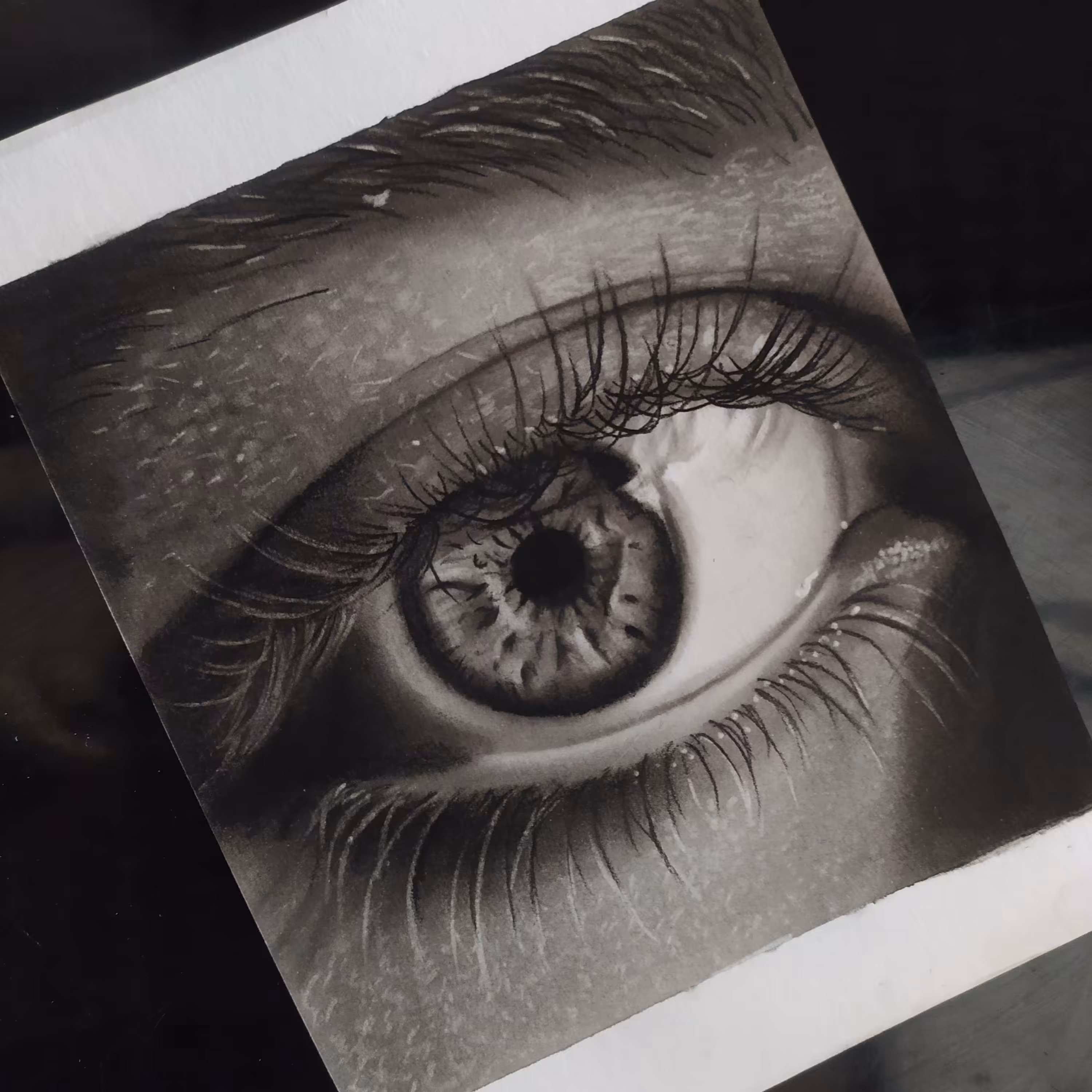 نقاشی چهره سیاه قلم هایپر رئال