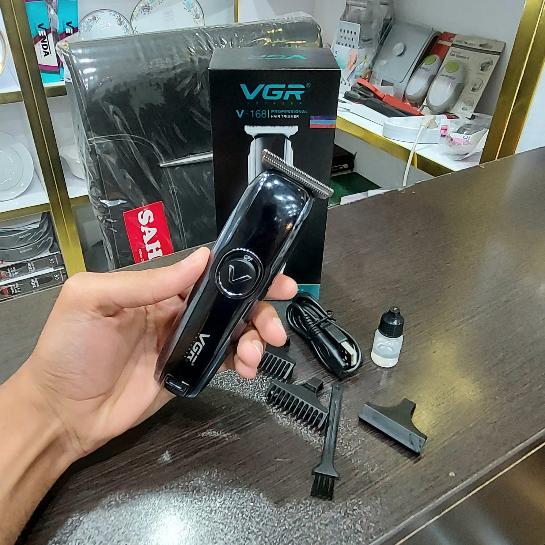 ماشین اصلاح موی بدن و صورت وی جی آر مدل V-168