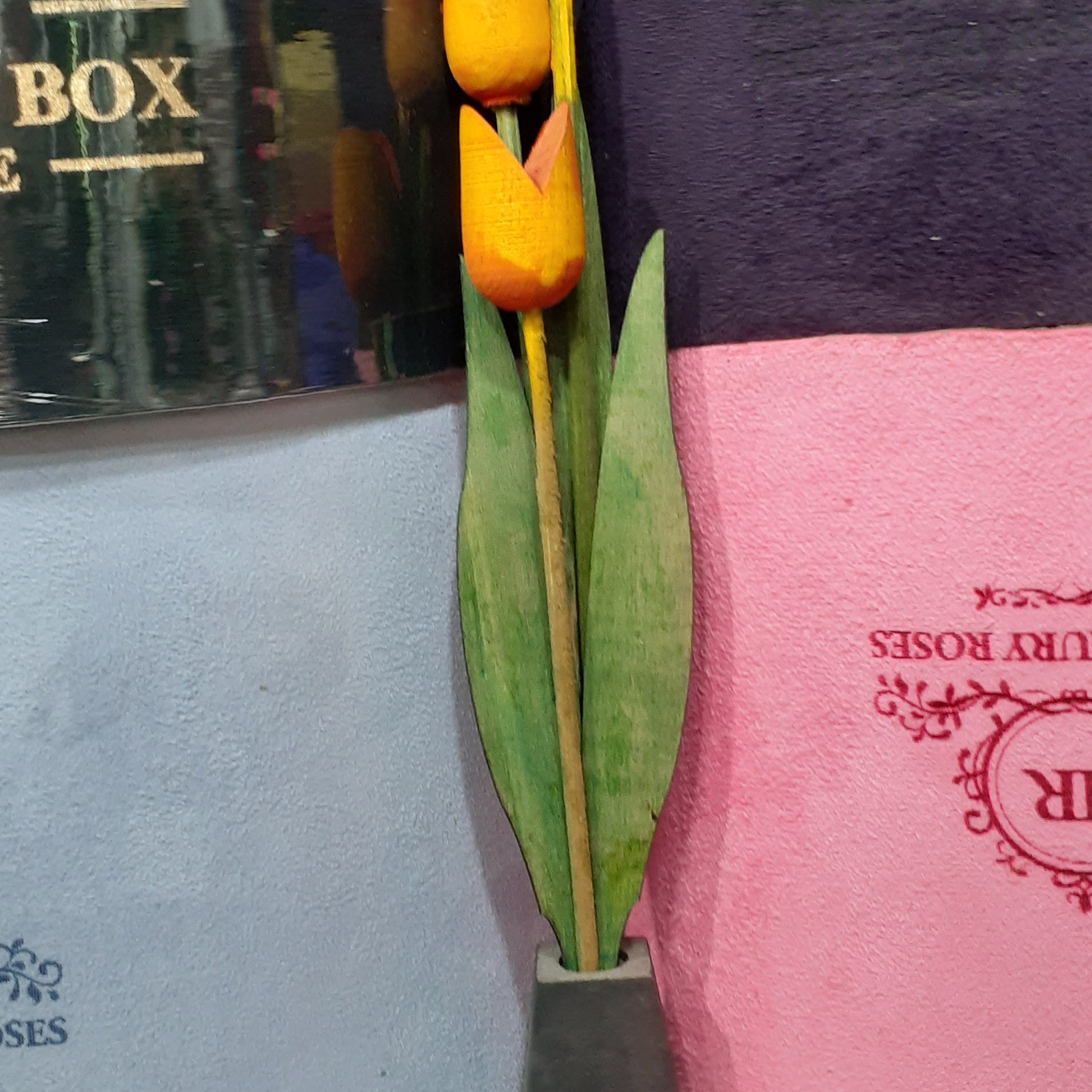 گل زیبای چوبی 