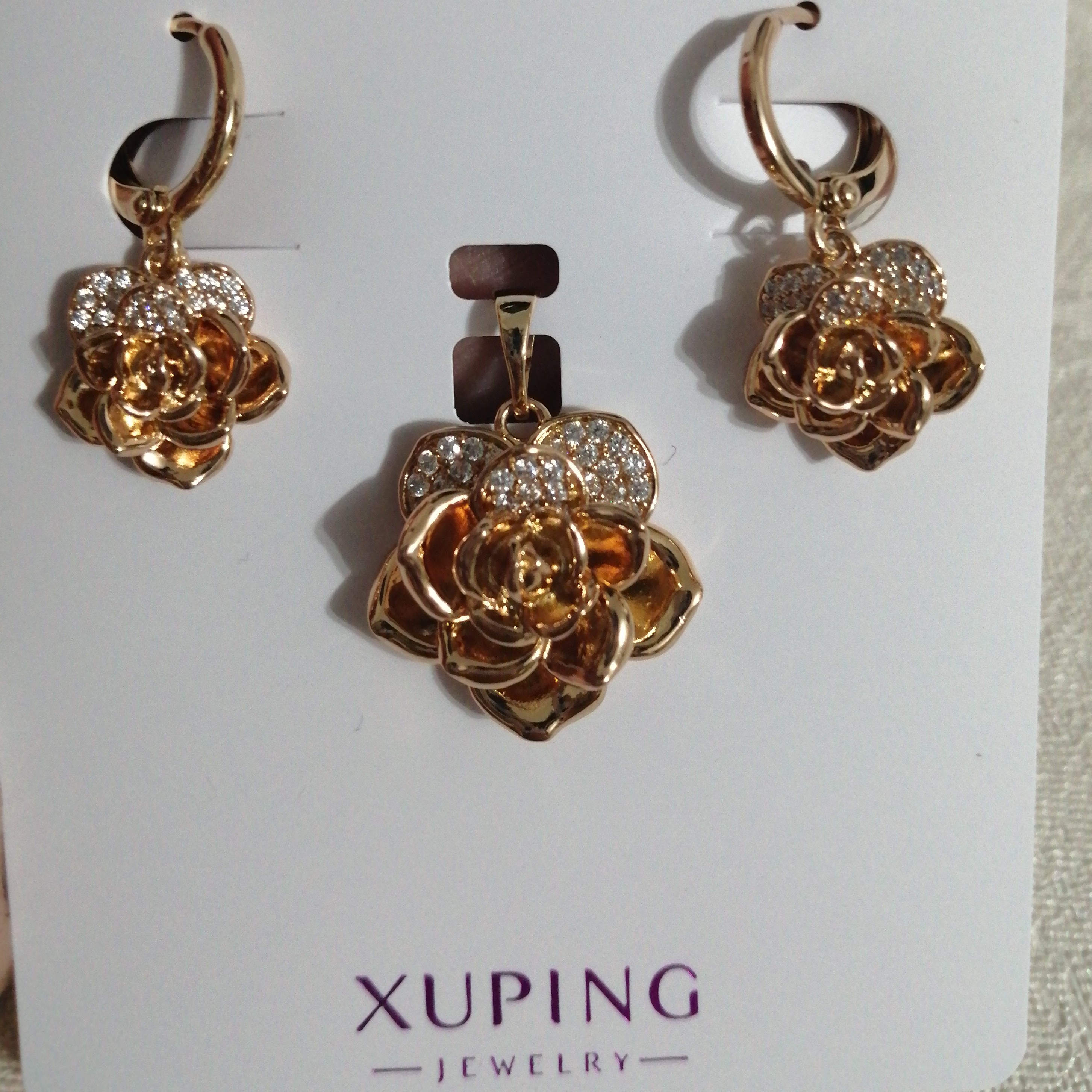 نیمست گل رز ژوپینگ با زنجیر بلندورنگ ثابت و با آبکاری طلای 18 عیار بسیار با کیفیت و زیبا در زیورآلات زرسان گالری 