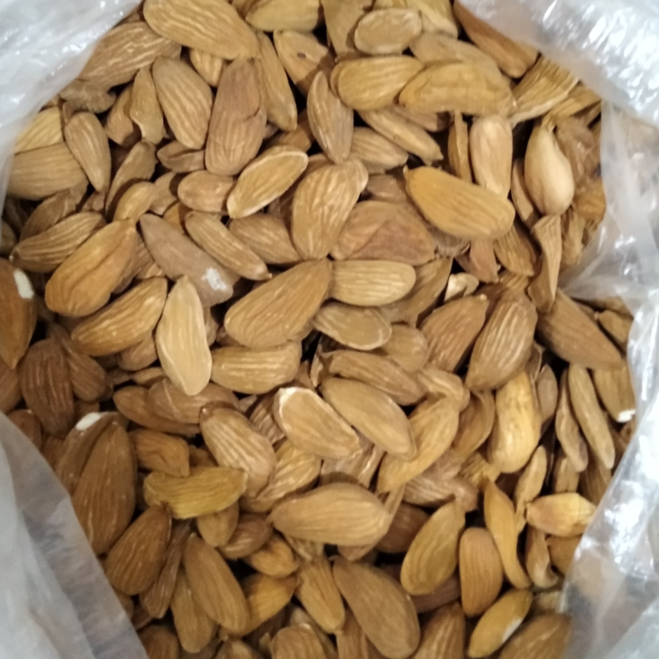 مغز بادام شیرین