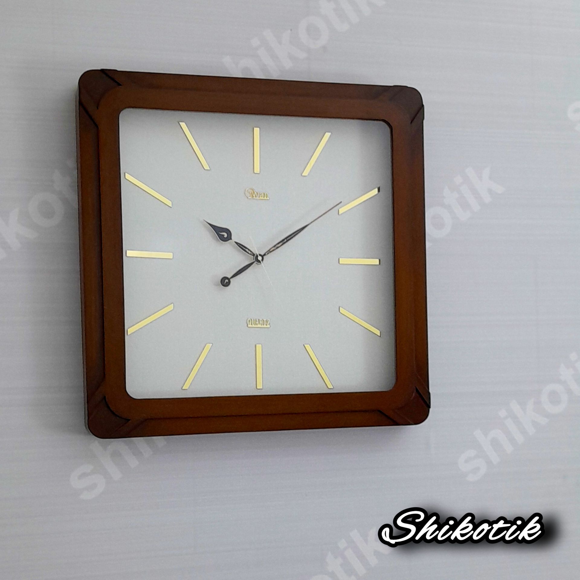 ساعت دیواری تمام چوب سنگین (روس) AVAN