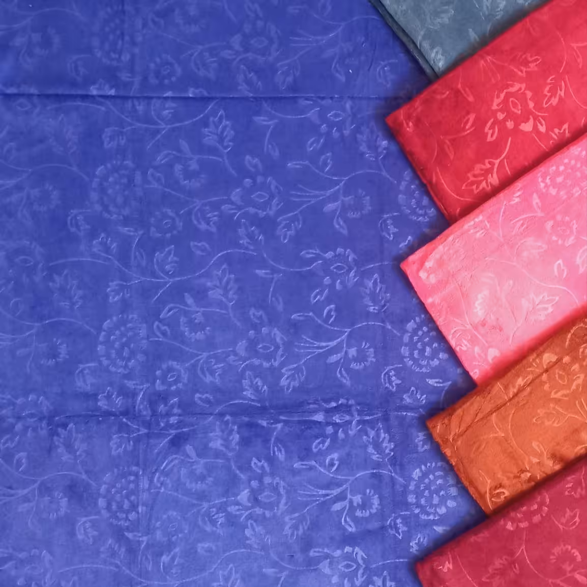 حوله حمام و استخر