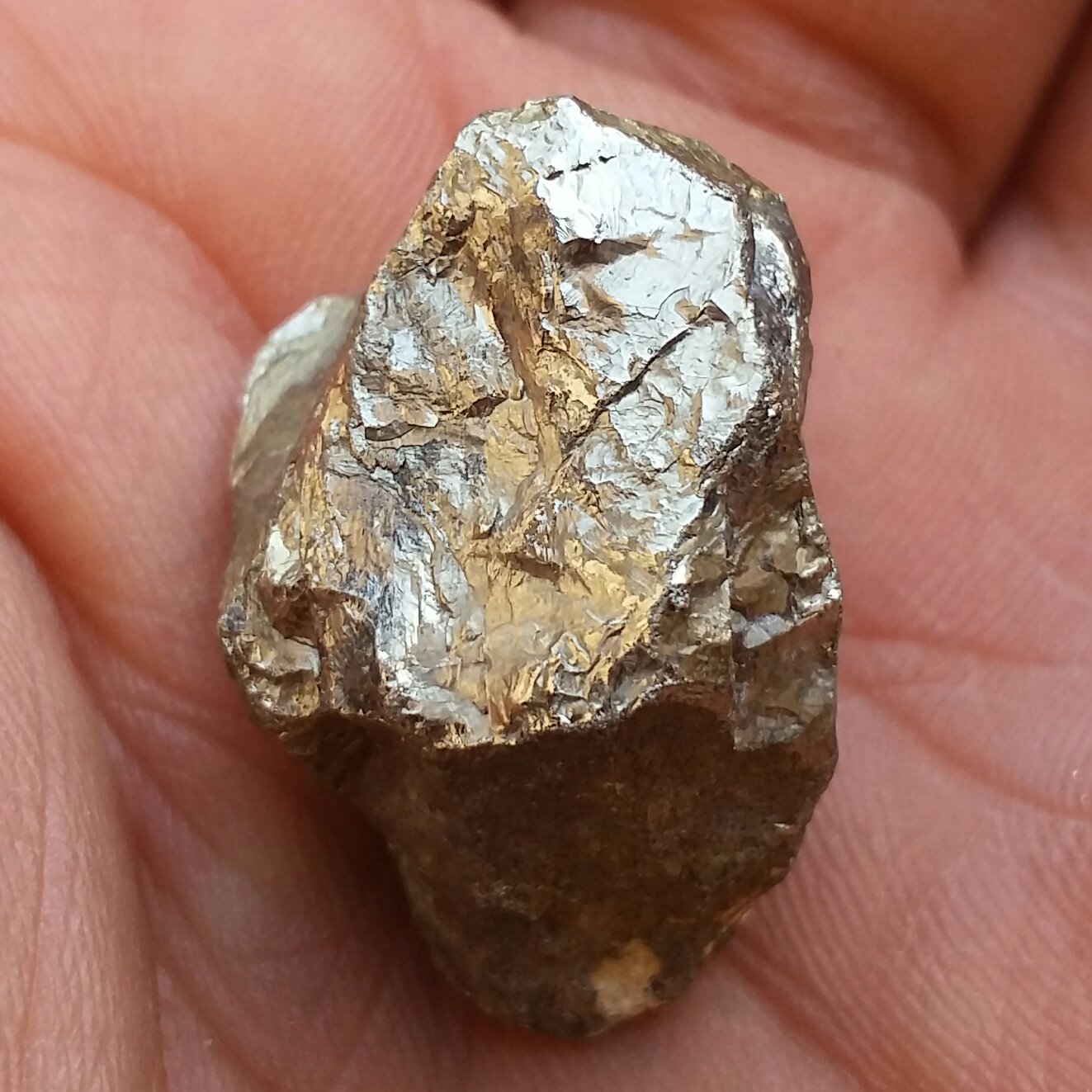 سنگ راف حبه شده پیریت کوبیک طلایی محشر ملقب به سنگ طلا 100 در 100 طبیعی شاهکار خلقت

بی نظیر
 خا ا اص