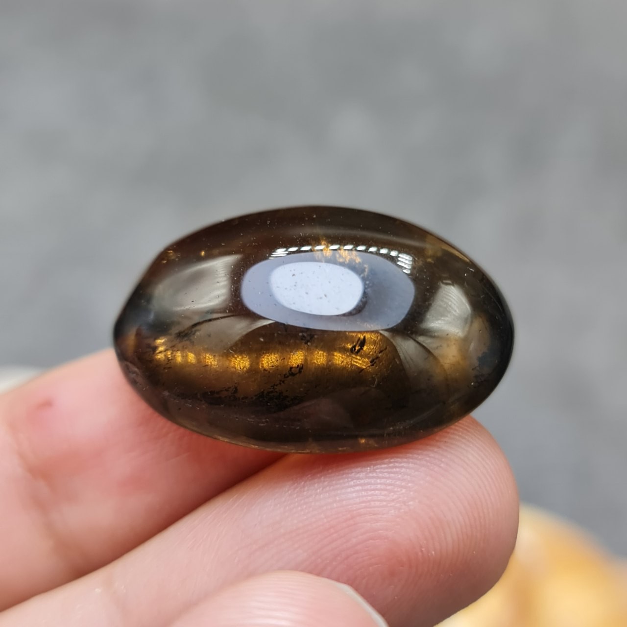  نگین درشت فوق العاده زیبای سنگ اسموکی کوارتز آفریقایی بسیار خاص اصل معدنی  با وزن 42 قیراط
کد 27748