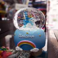 گوی موزيکال برفی پمپی و چراغدار طرح يونيکورن و قلعه