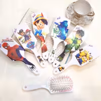 برس مو پسرانه _ شانه مو پسرانه _ شونه پسرانه  _ برس فانتزی _ شونه فانتزی _ مردعنکبوتی _ بن تن _ پینوکیو _ مینییون 